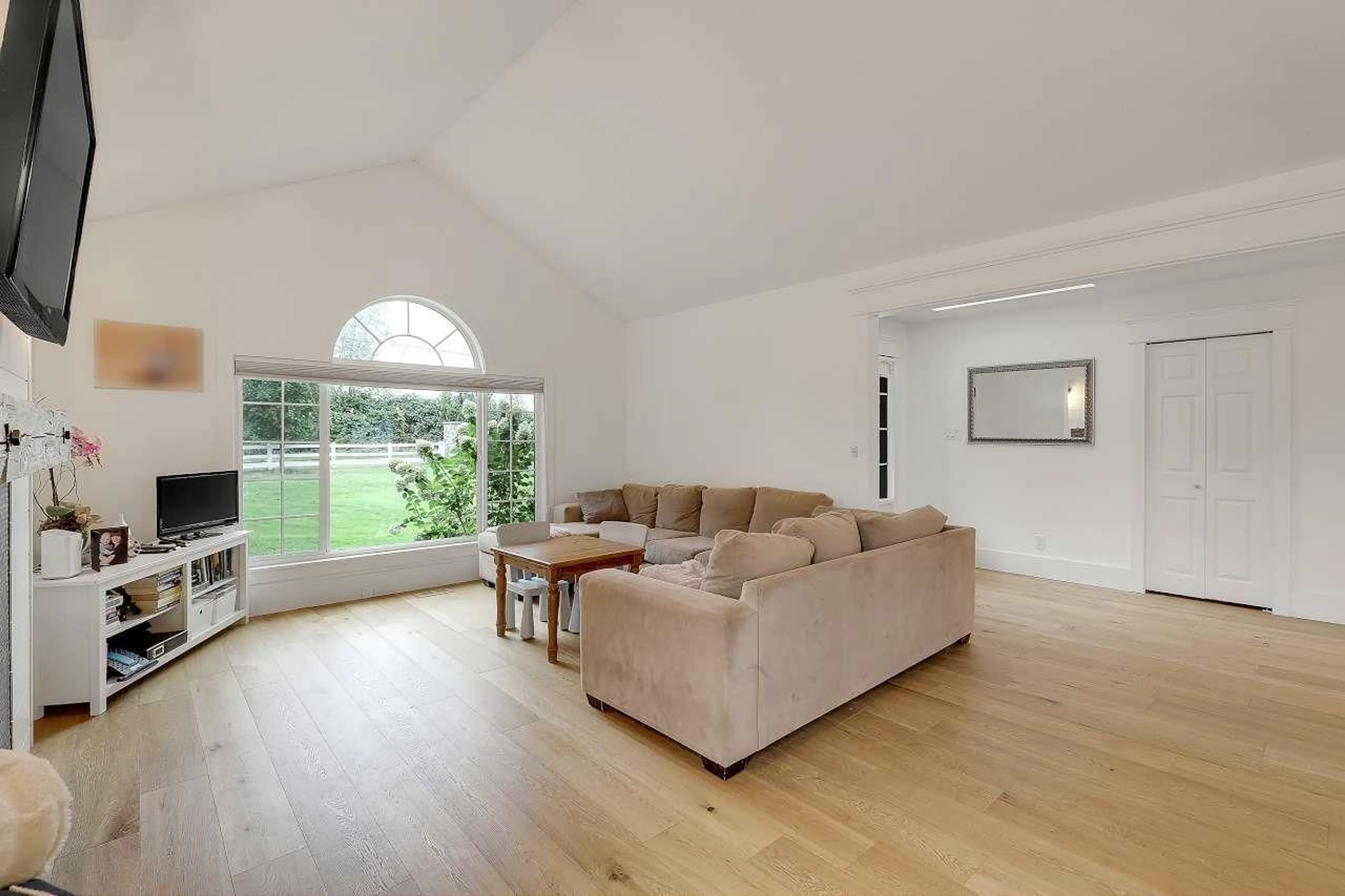 Living room with furniture, unknown for 6650 258, Langley British Columbia V4W1V3