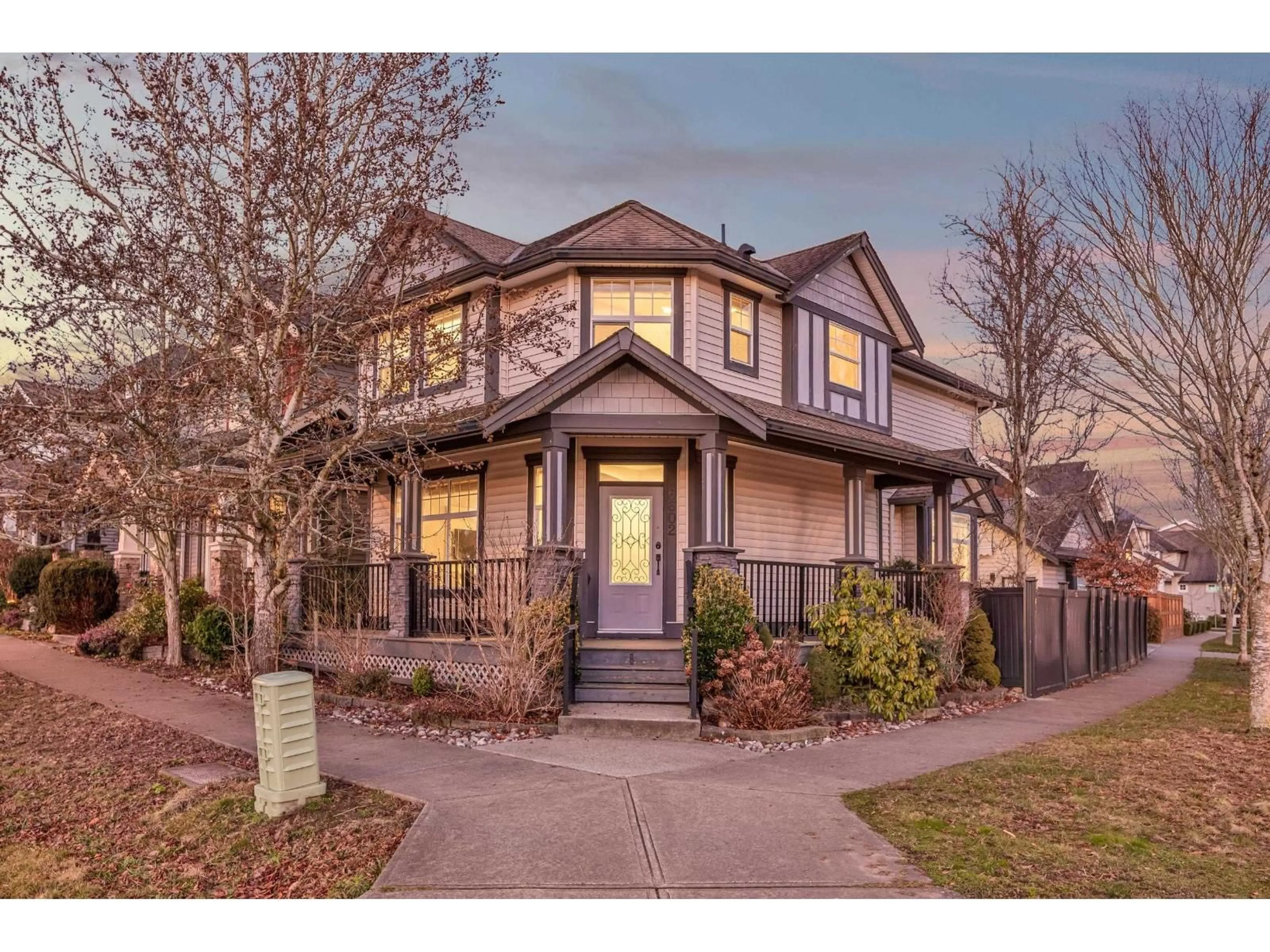 Home with vinyl exterior material, street for 6602 193A, Surrey British Columbia V4N0C1
