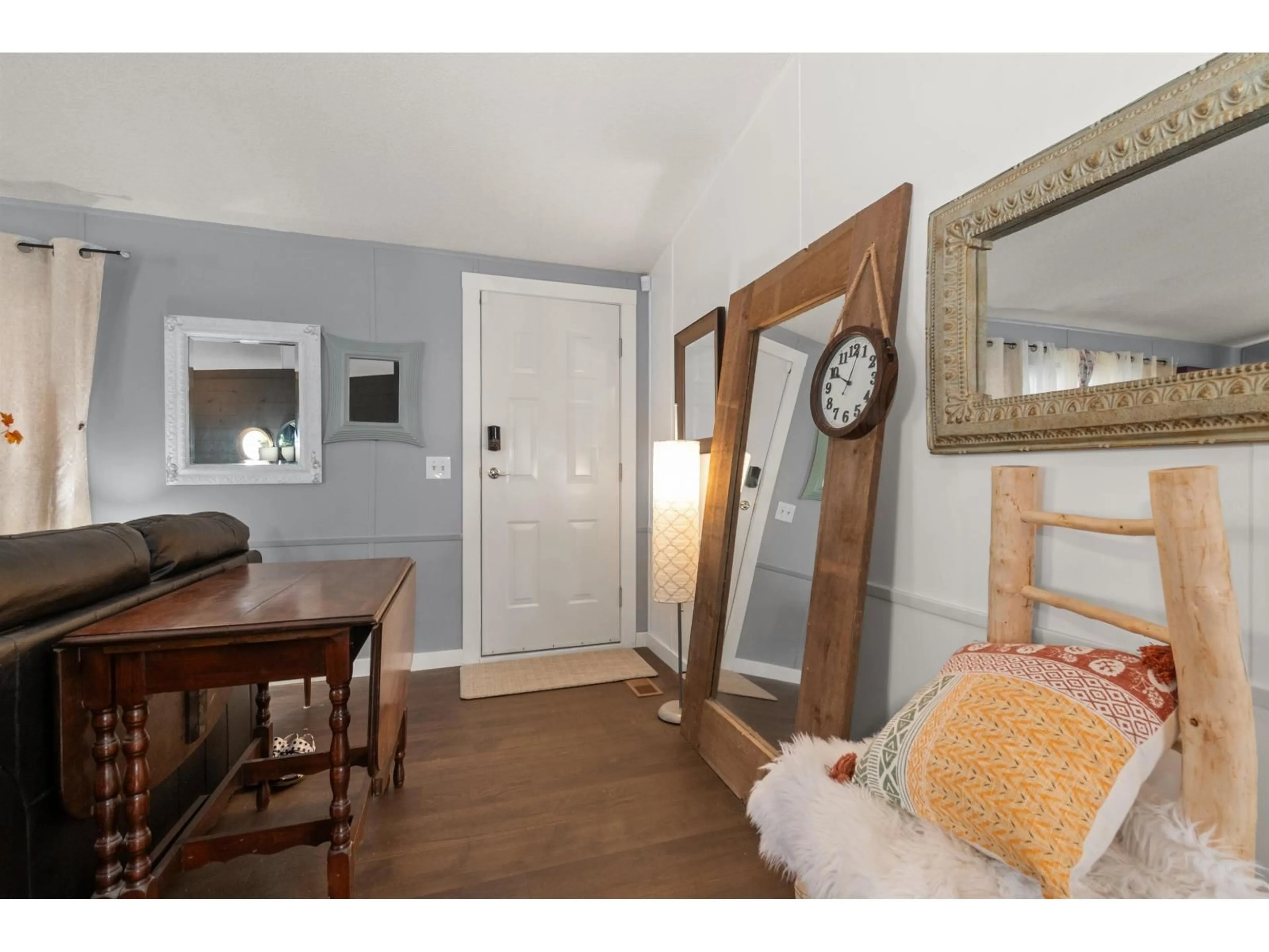Indoor entryway for 9 - 9055 ASHWELL ROAD, Chilliwack British Columbia V2P7S6