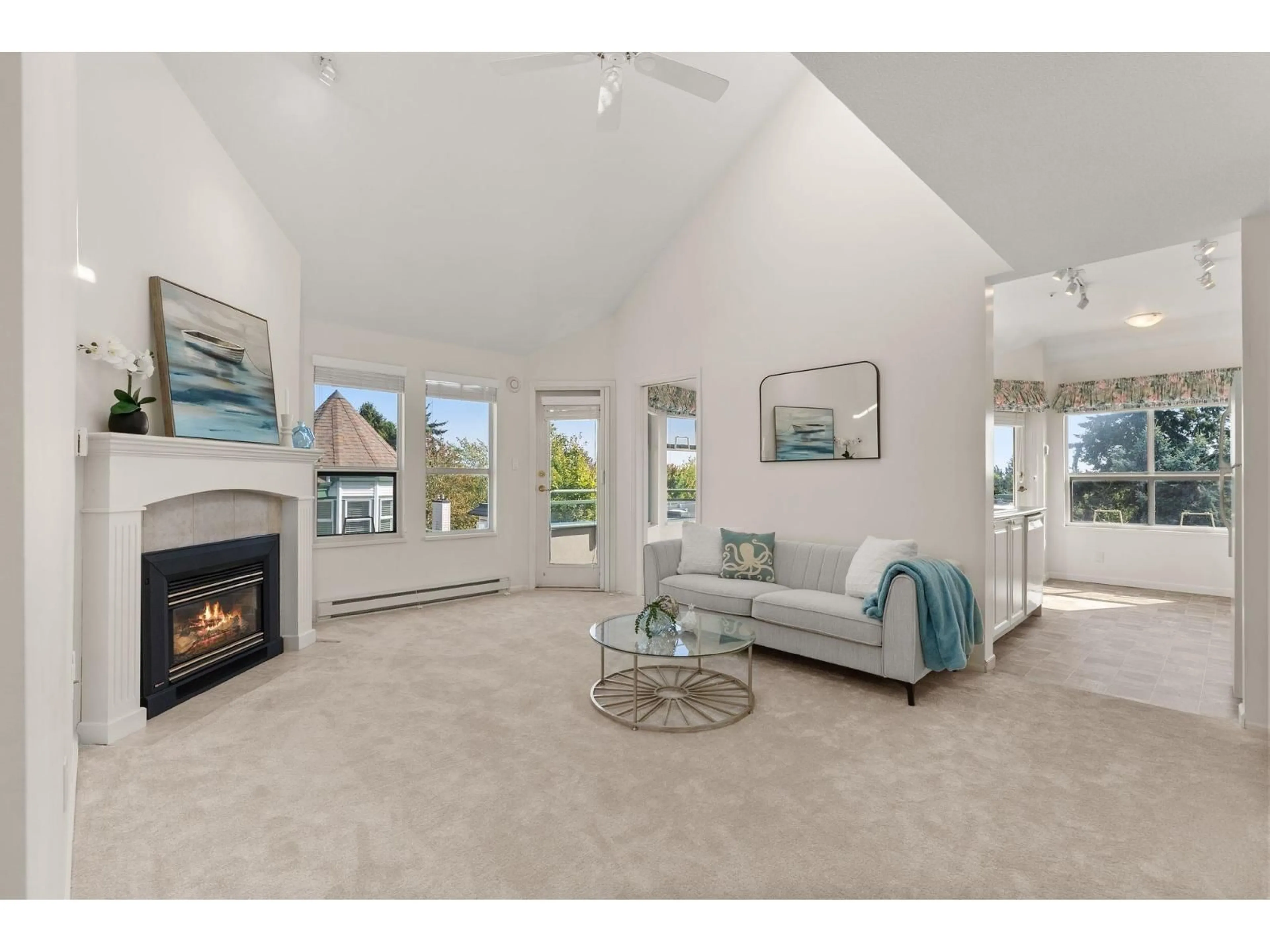 Living room with furniture, ceramic/tile floor for 404 - 1576 MERKLIN, White Rock British Columbia V4B5K2
