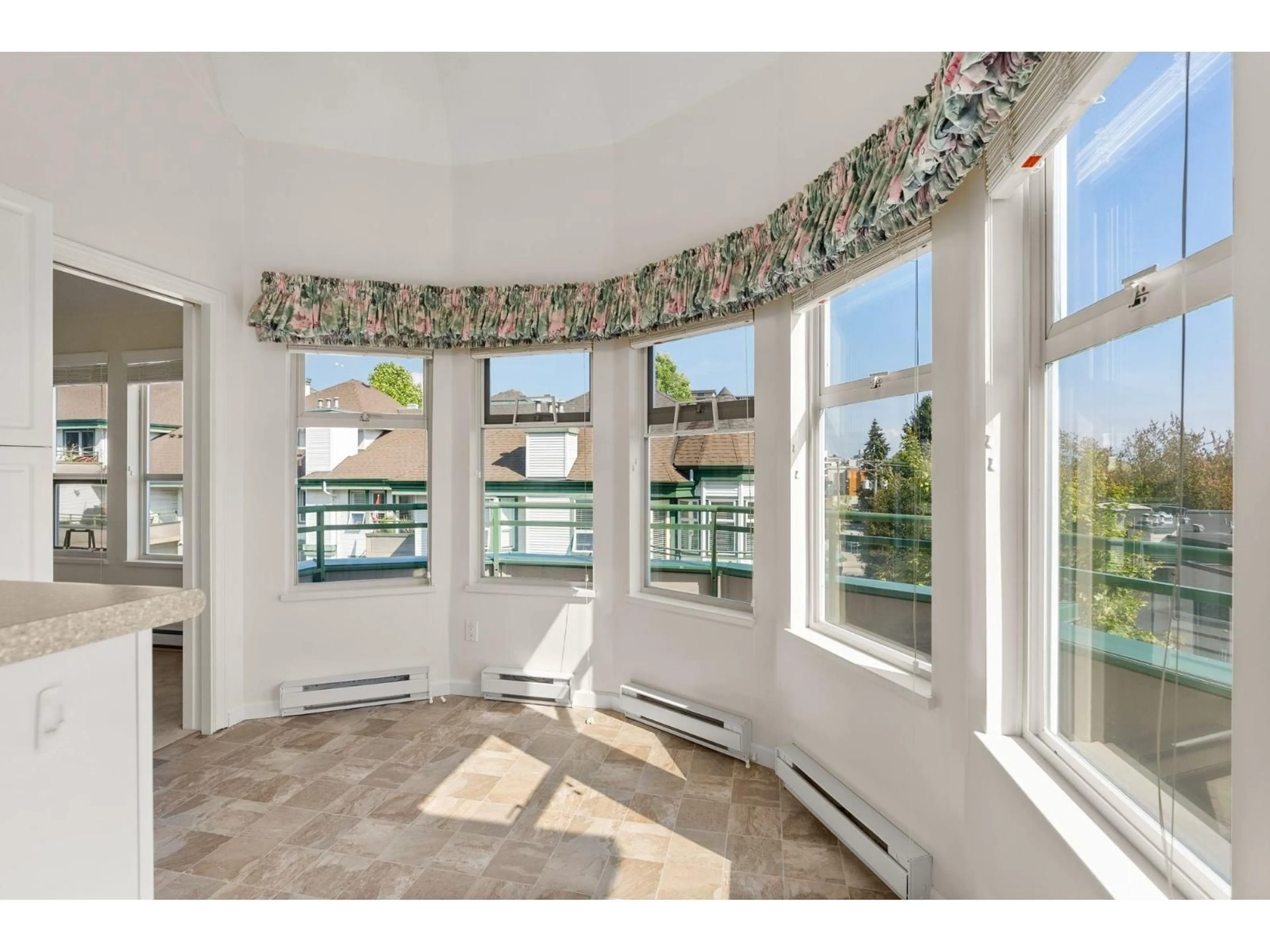 Unknown for 404 - 1576 MERKLIN, White Rock British Columbia V4B5K2