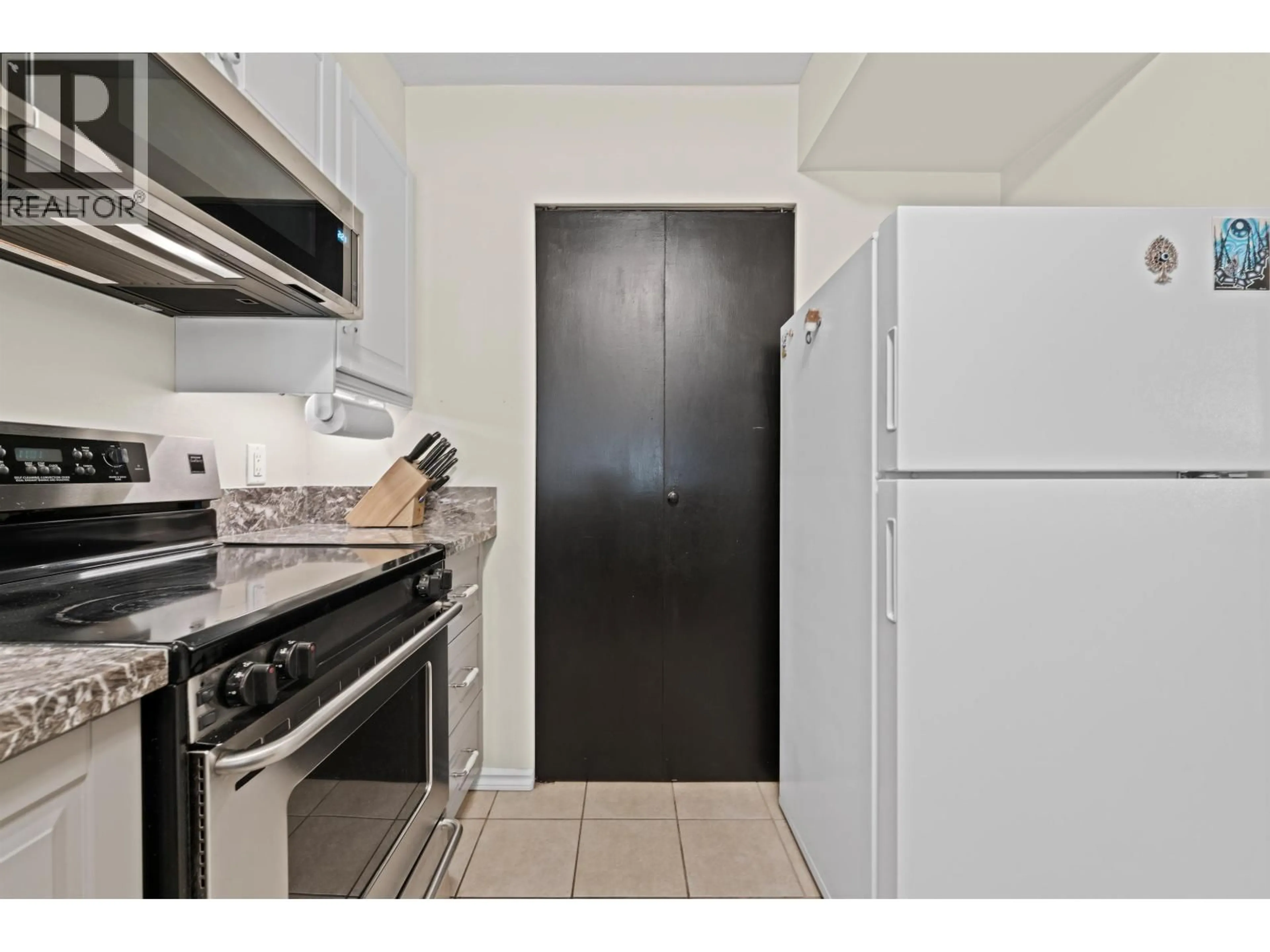 Standard kitchen, unknown for 101 - 1615 FRANCES STREET, Vancouver British Columbia V5L1Z3
