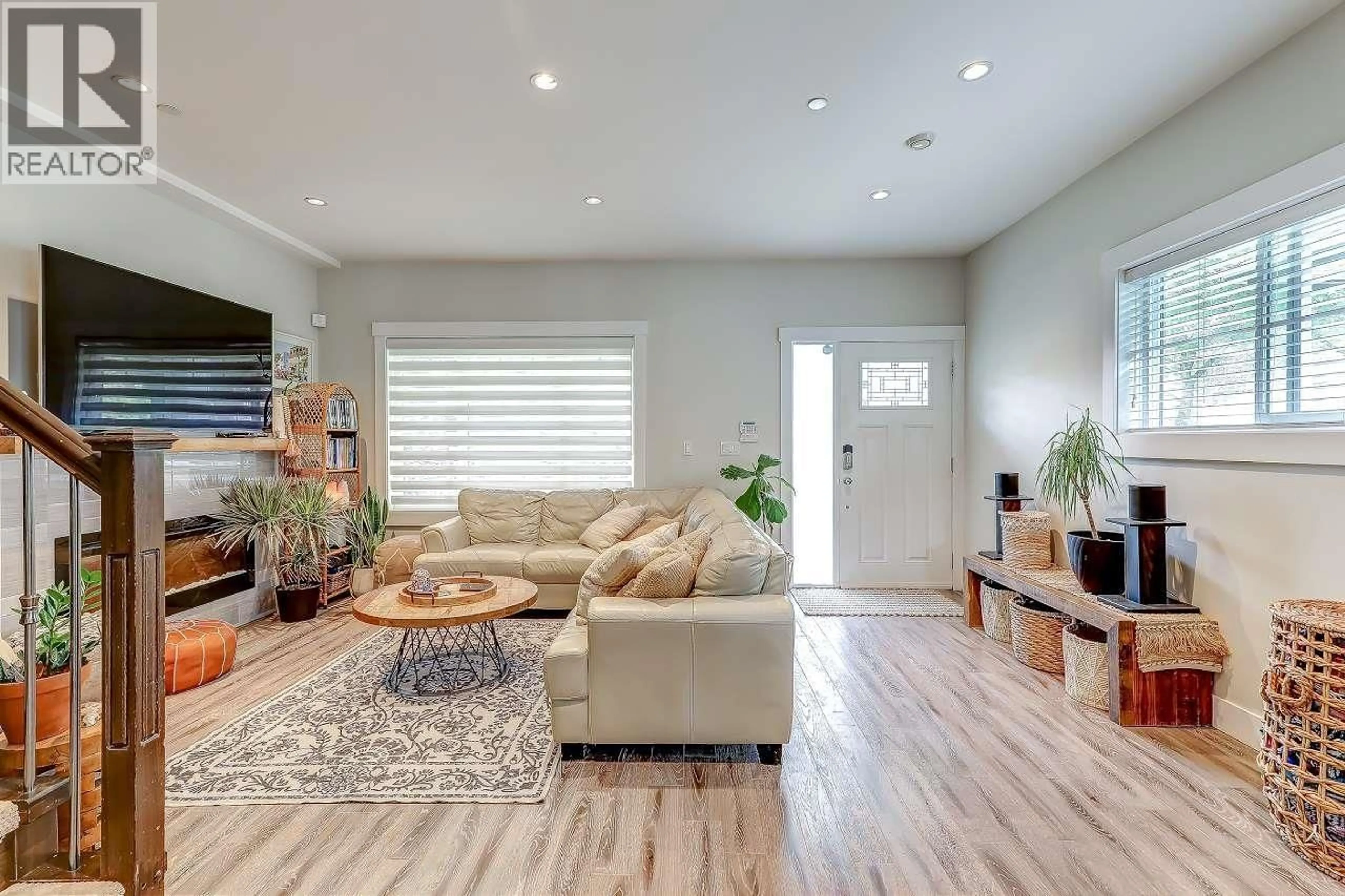 Living room with furniture, wood/laminate floor for 5606 RHODES STREET, Vancouver British Columbia V5R3N9