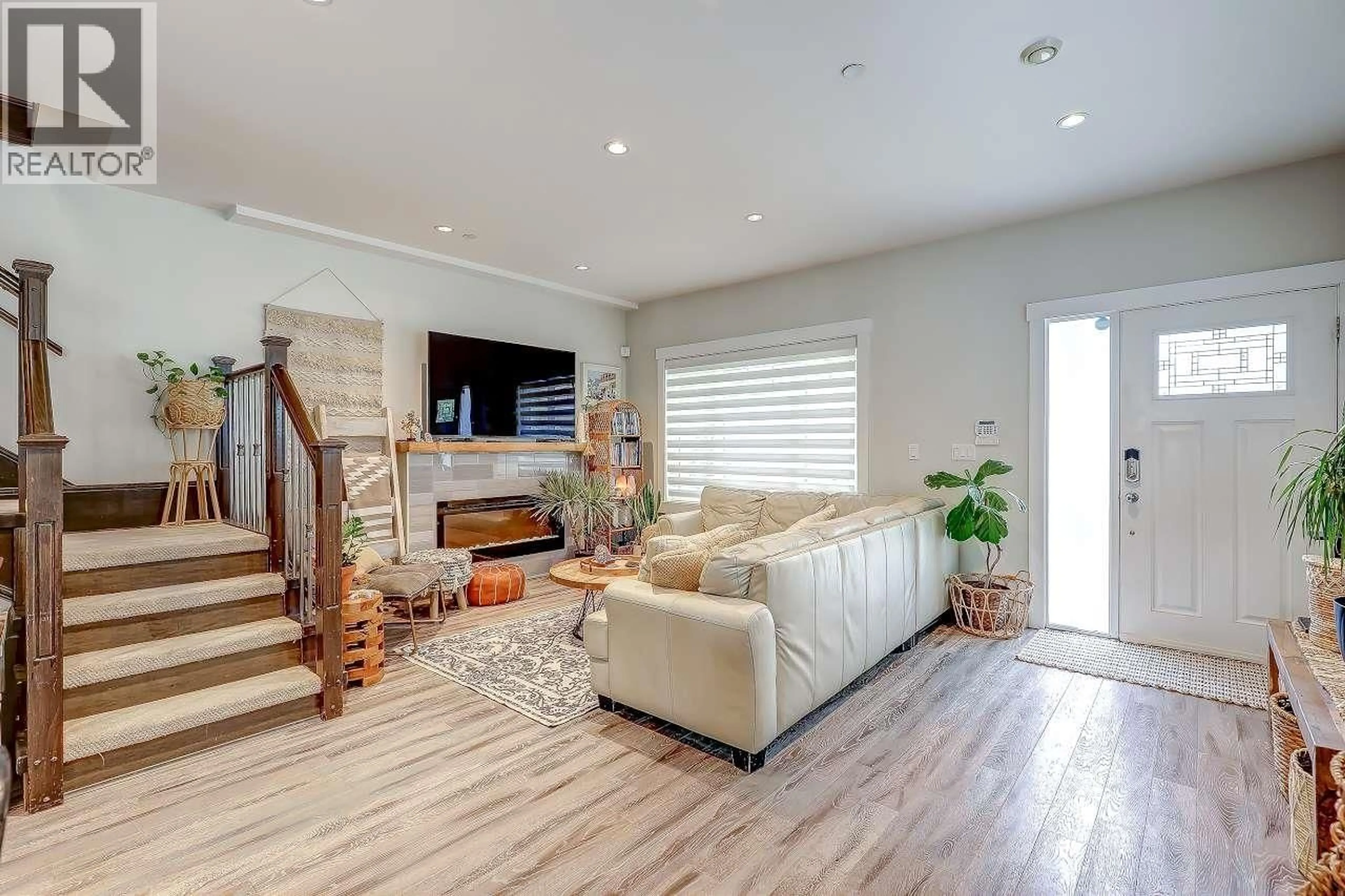 Living room with furniture, unknown for 5606 RHODES STREET, Vancouver British Columbia V5R3N9