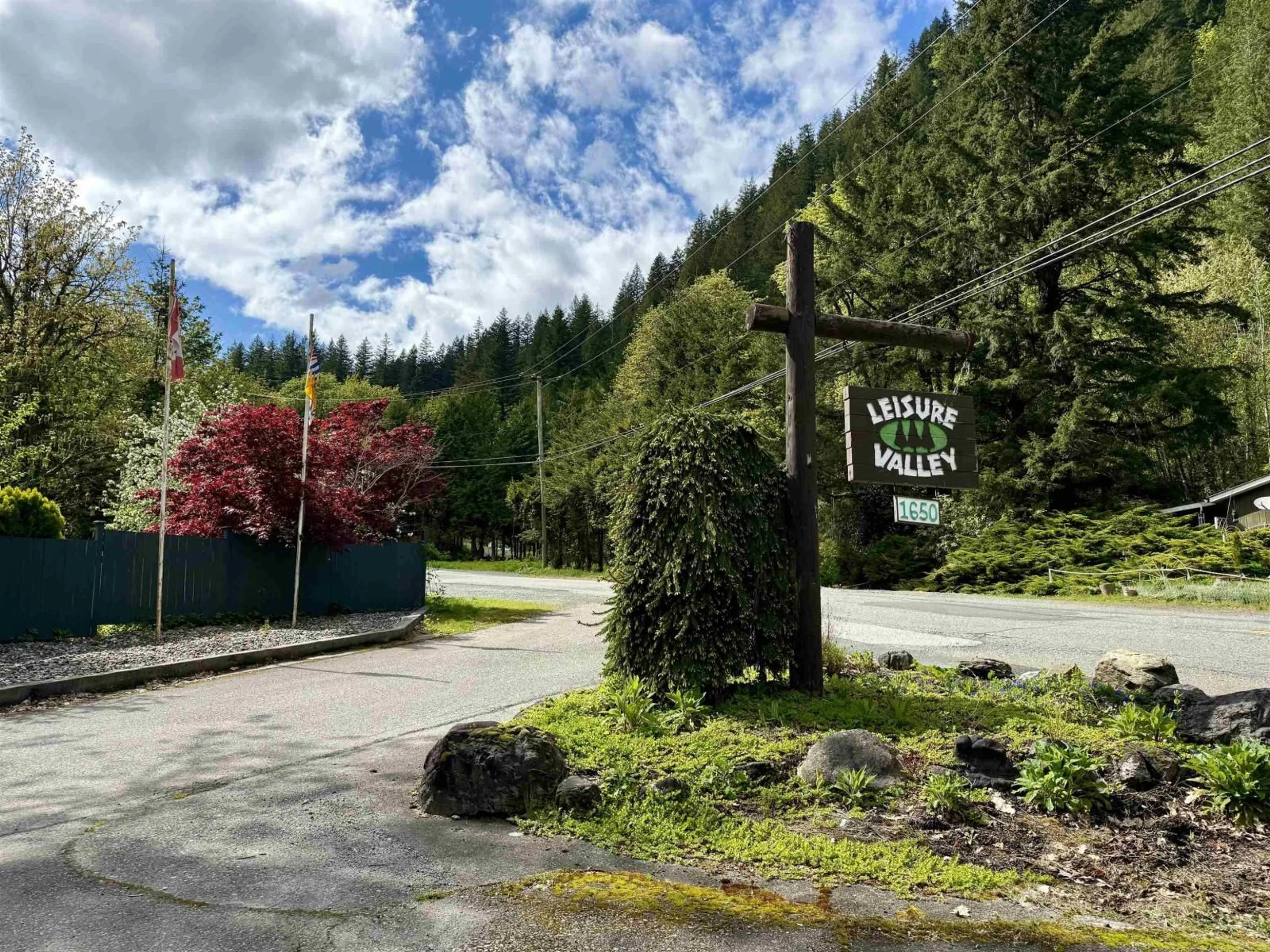 A pic from outside/outdoor area/front of a property/back of a property/a pic from drone, mountain view for 16 - 1650 COLUMBIA VALLEY ROAD, Columbia Valley British Columbia V2R4X3