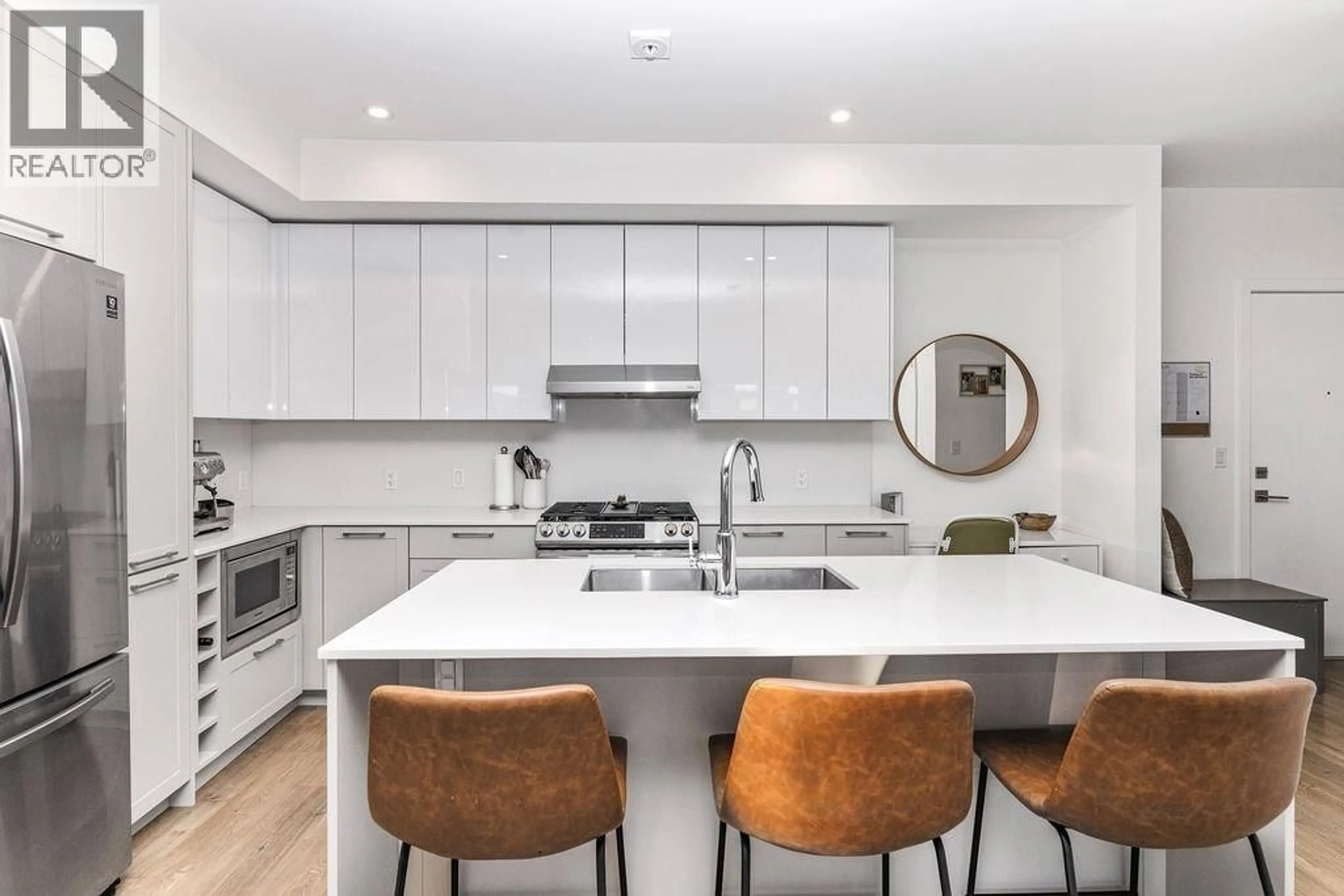 Contemporary kitchen, ceramic/tile floor for 205 - 710 SCHOOL ROAD, Gibsons British Columbia V0N1V9