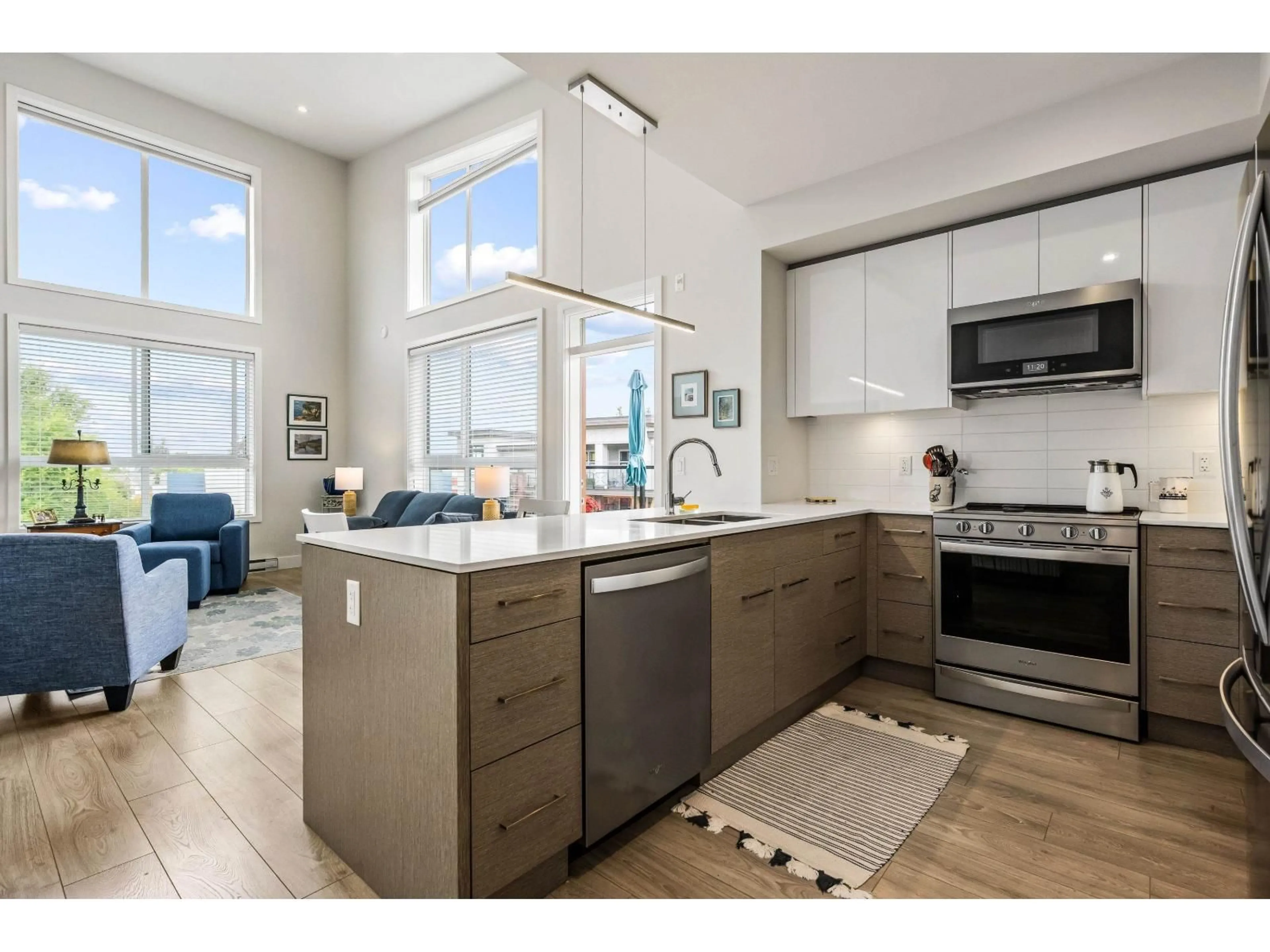 Open concept kitchen, ceramic/tile floor for 403 - 45510 MARKET WAY, Chilliwack British Columbia V2R6E1