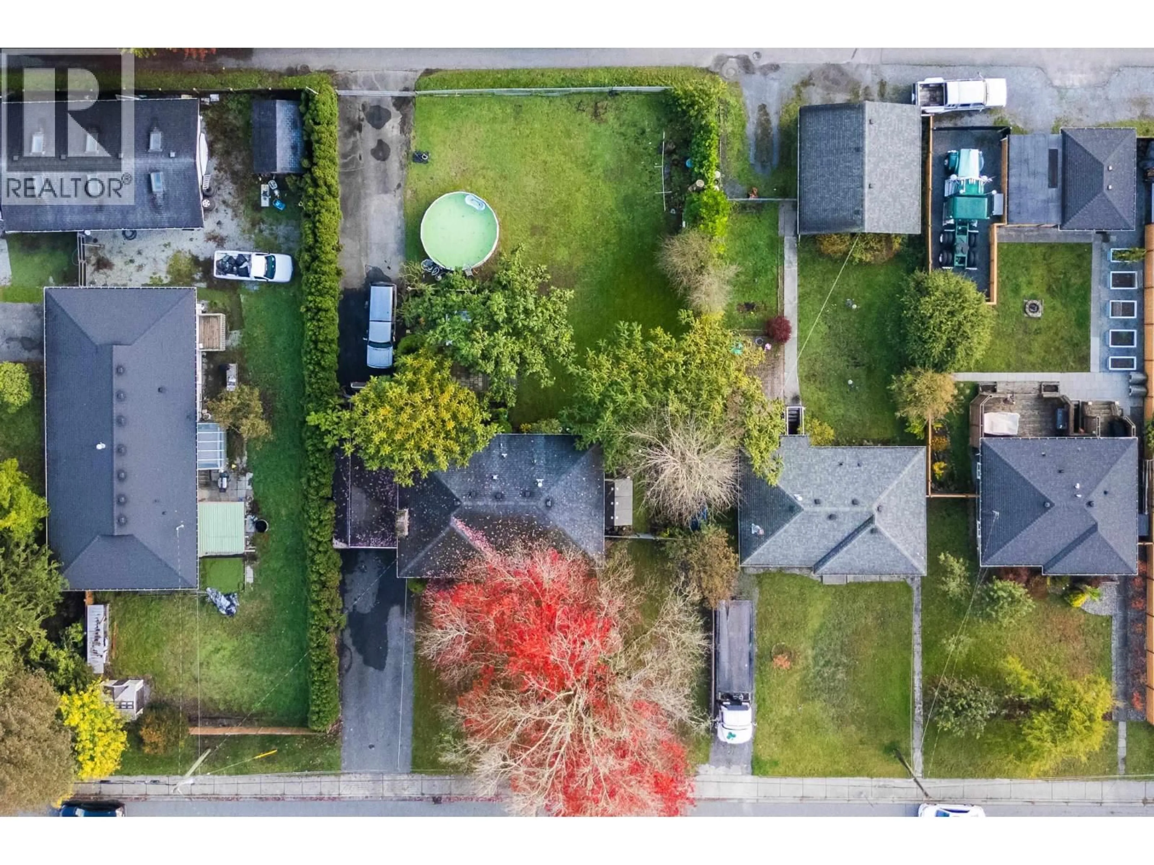 A pic from outside/outdoor area/front of a property/back of a property/a pic from drone, street for 11312 207 STREET, Maple Ridge British Columbia V2X1W3