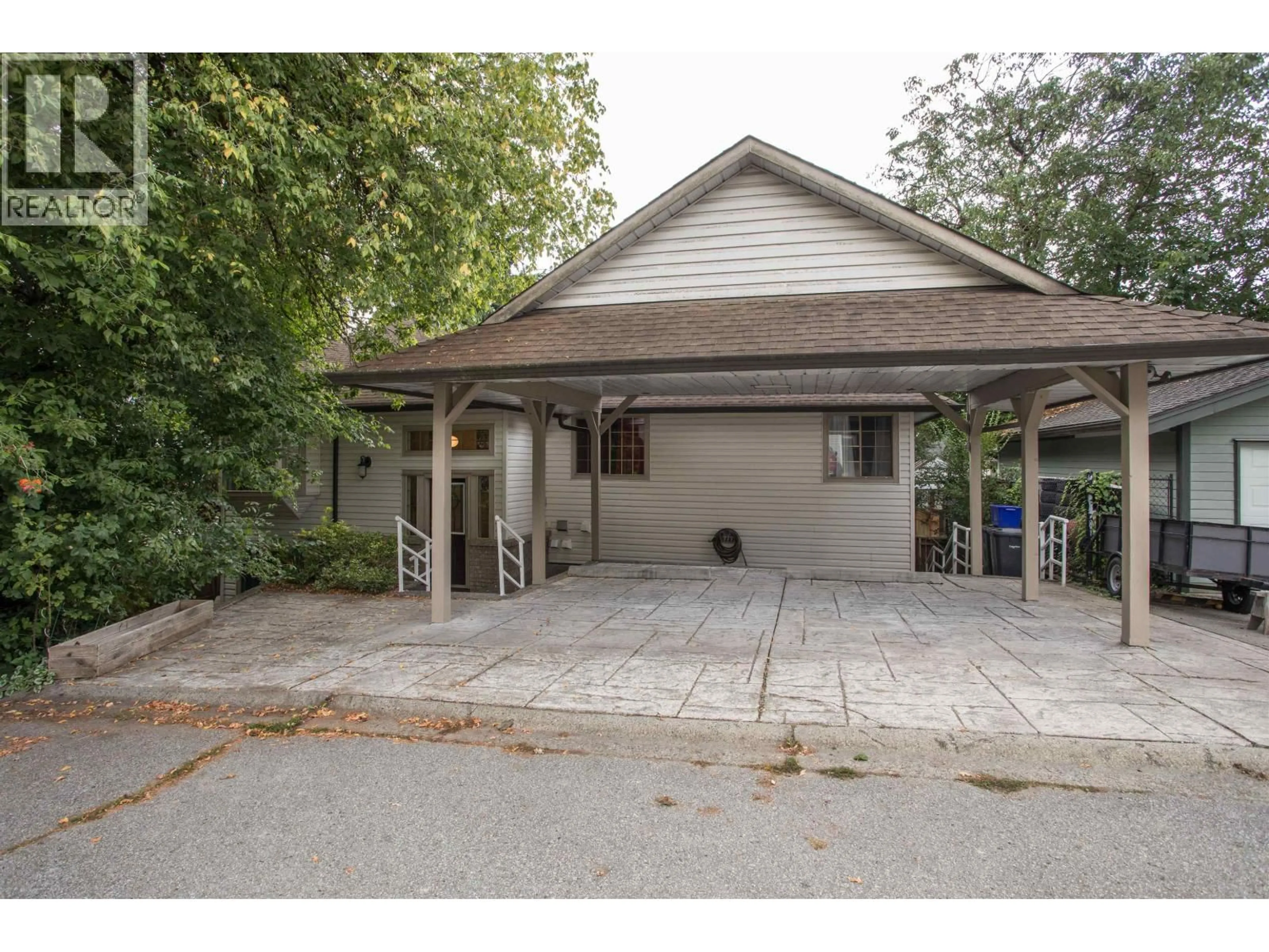Indoor garage for 1005 ALDERSON AVENUE, Coquitlam British Columbia V3K1V8