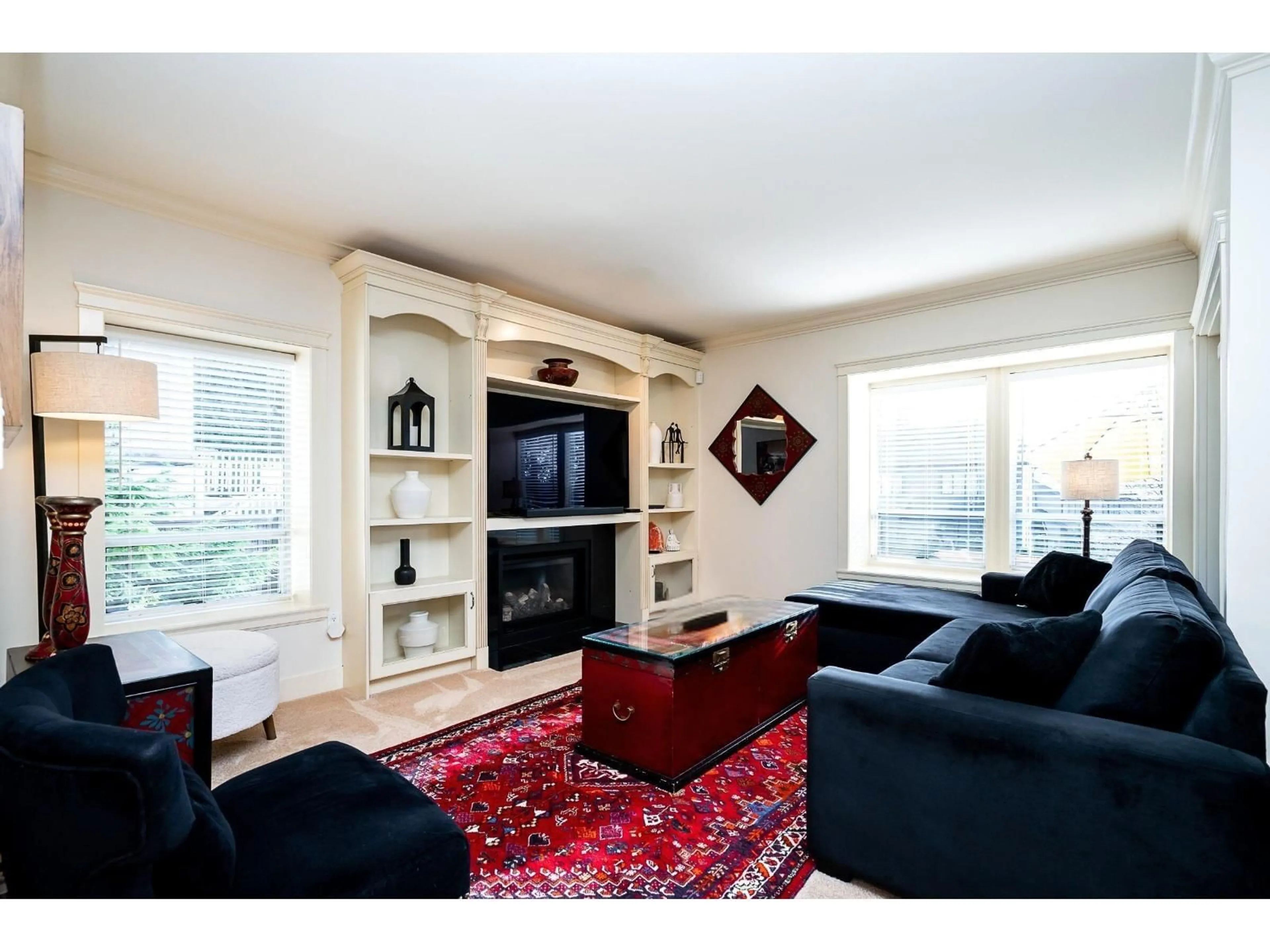 Living room with furniture, unknown for 15160 81, Surrey British Columbia V3S7B9