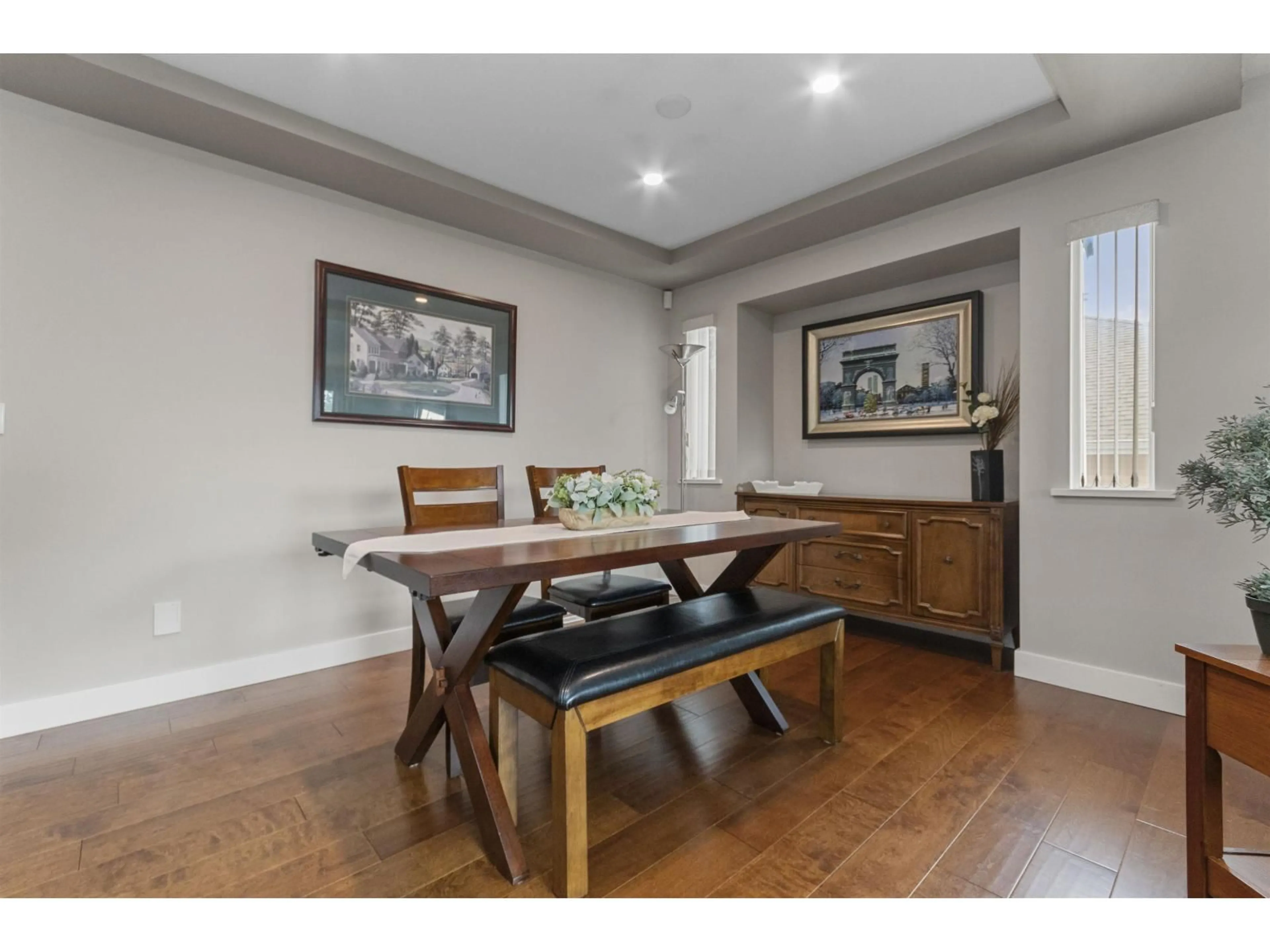 Dining room, wood/laminate floor for 36135 MARSHALL, Abbotsford British Columbia V3G2W9