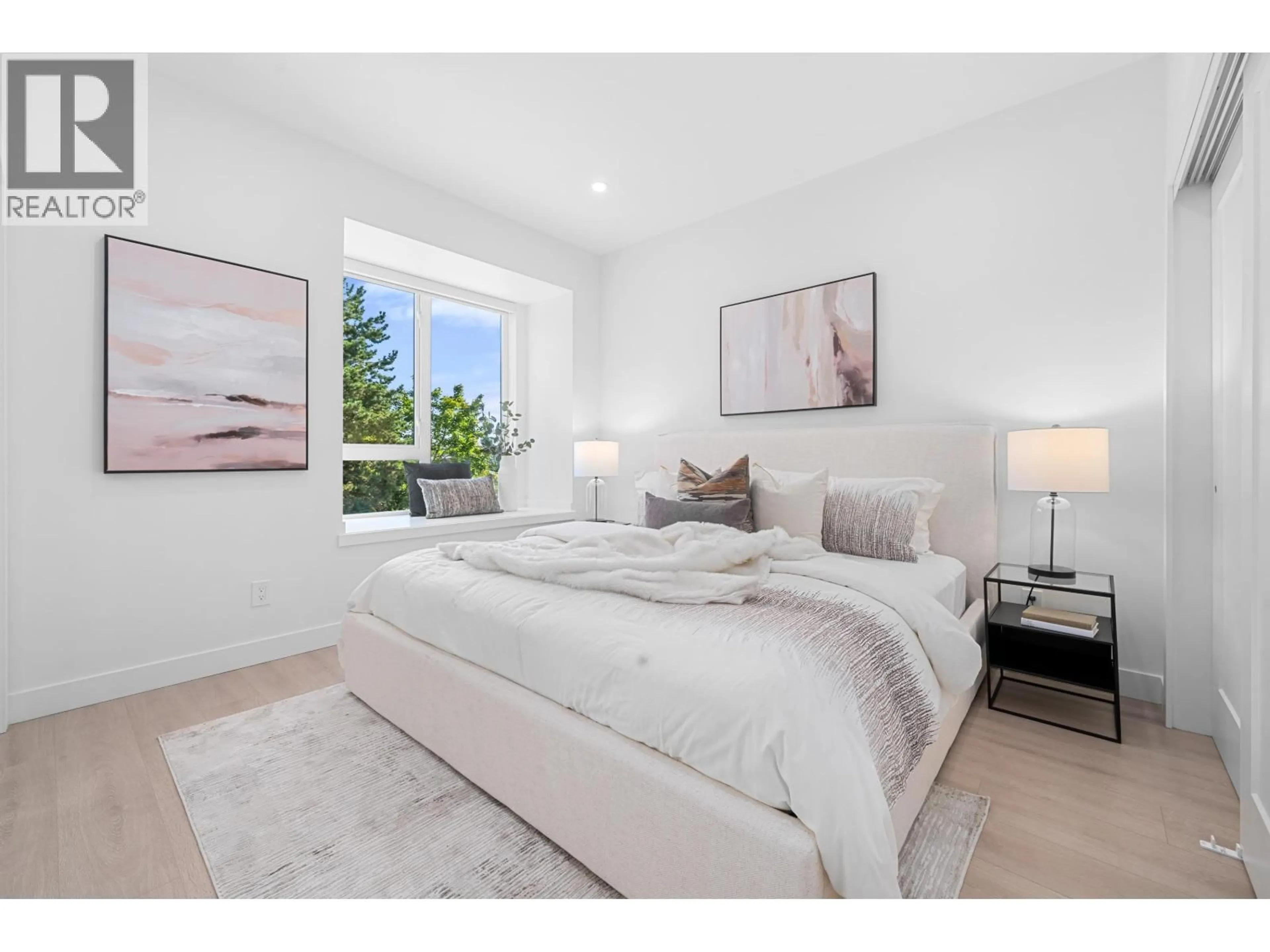 Bedroom with bed, unknown for 207 - 7161 17TH AVENUE, Burnaby British Columbia V3N0K1
