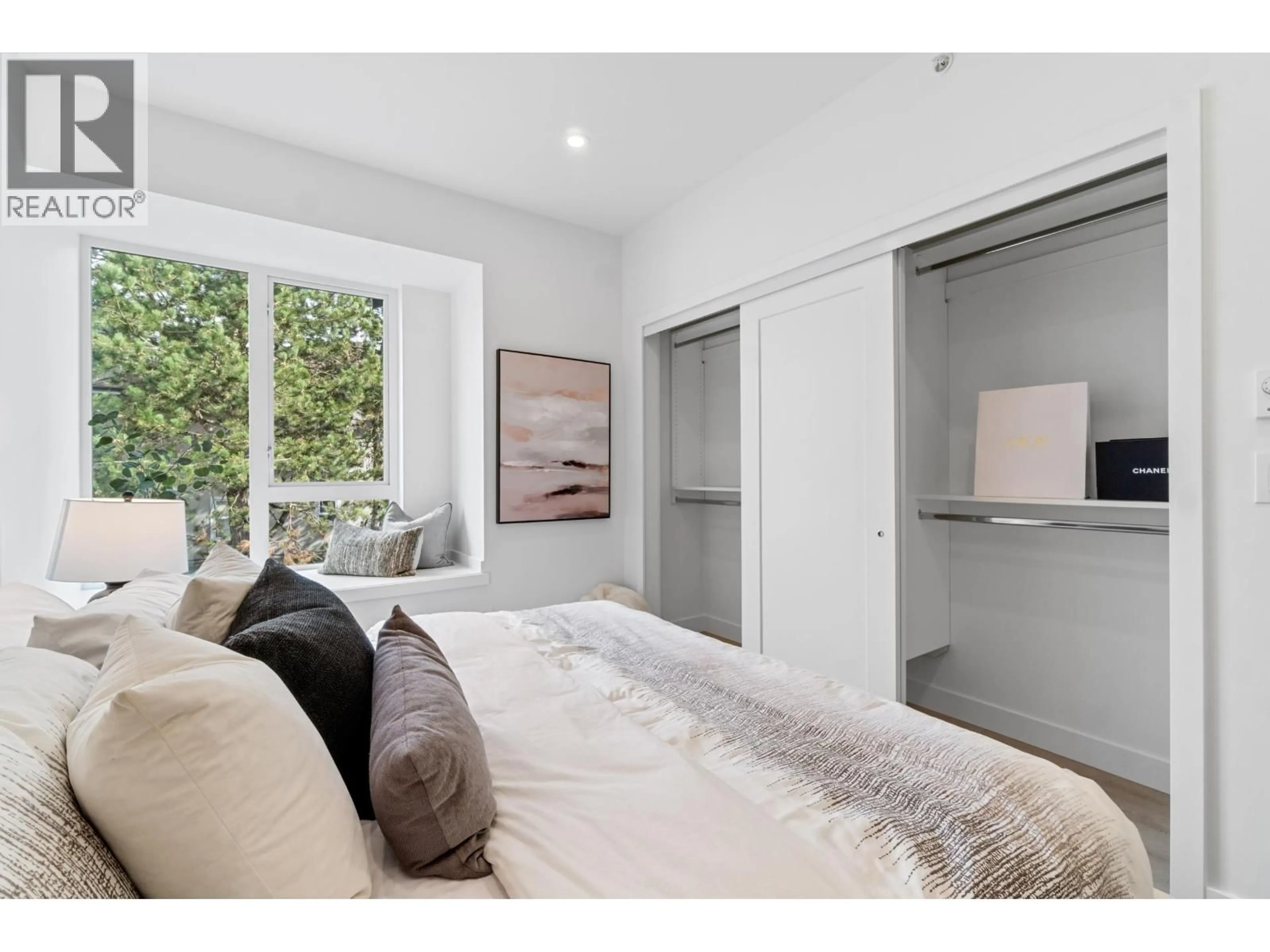 Bedroom with bed, unknown for 207 - 7161 17TH AVENUE, Burnaby British Columbia V3N0K1