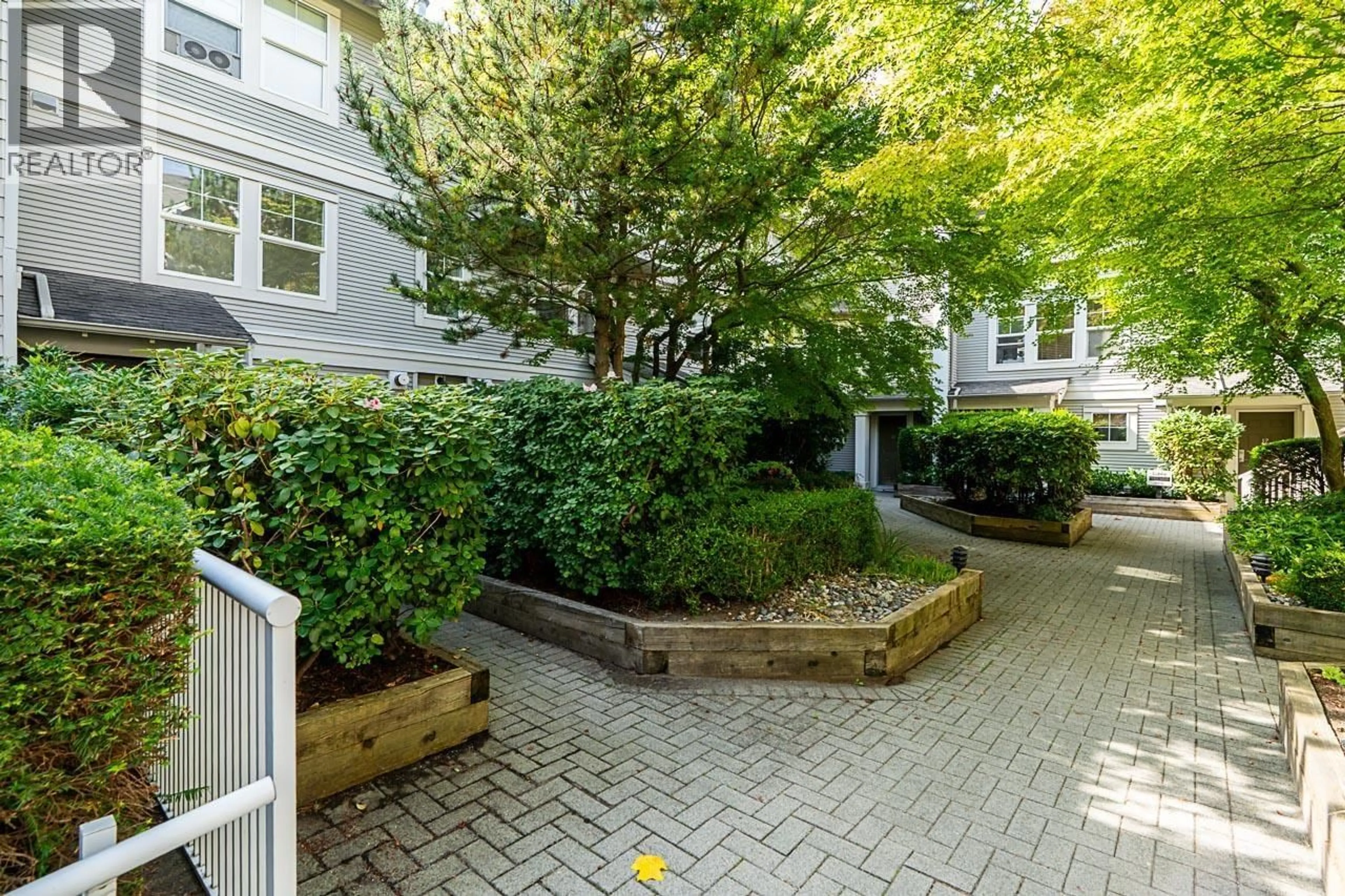 Patio, street for 4 - 7179 18TH AVENUE, Burnaby British Columbia V3N1H2