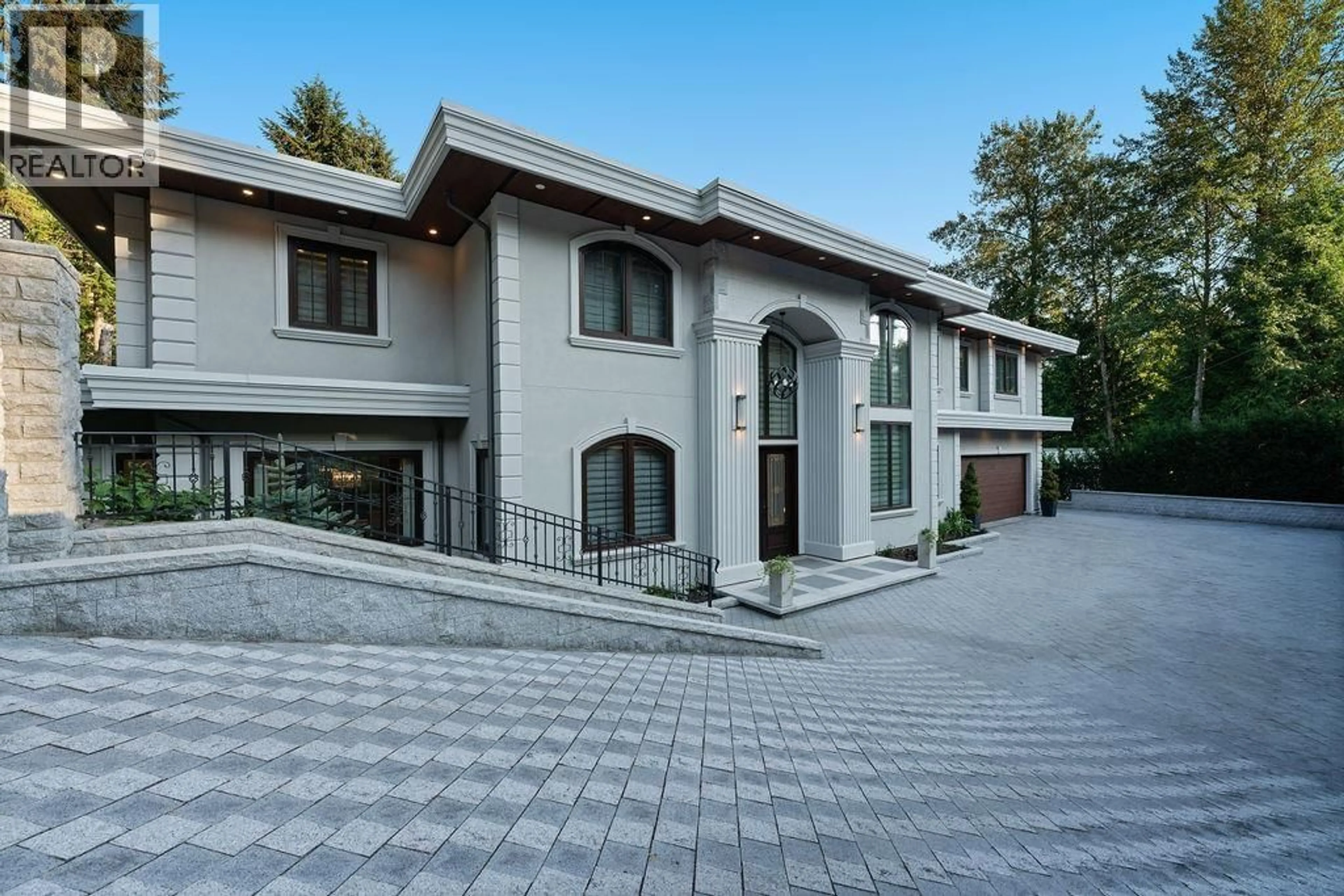 Home with brick exterior material, street for 558 GLENROSS ROAD, West Vancouver British Columbia V7S1L5