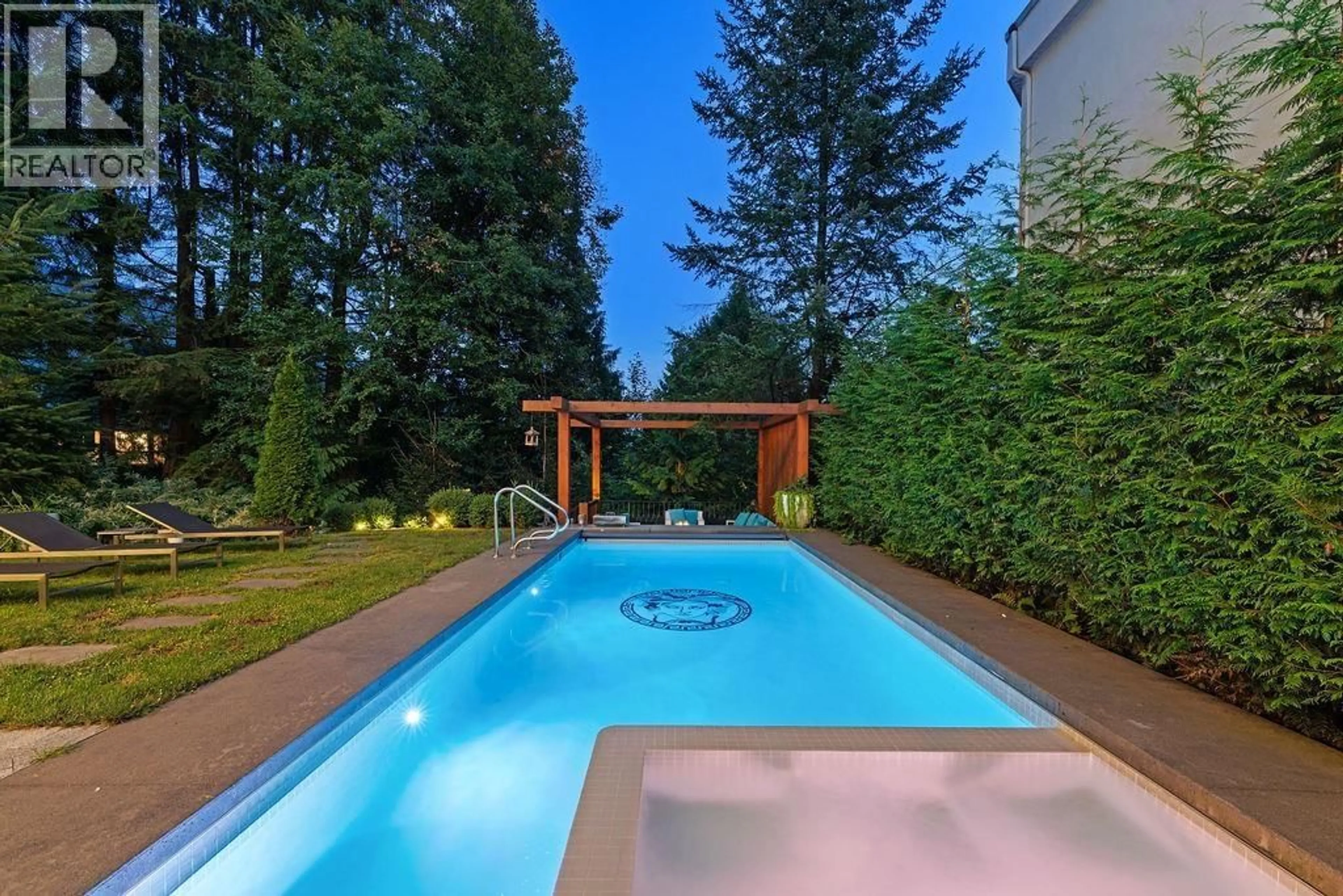 Pool for 558 GLENROSS ROAD, West Vancouver British Columbia V7S1L5