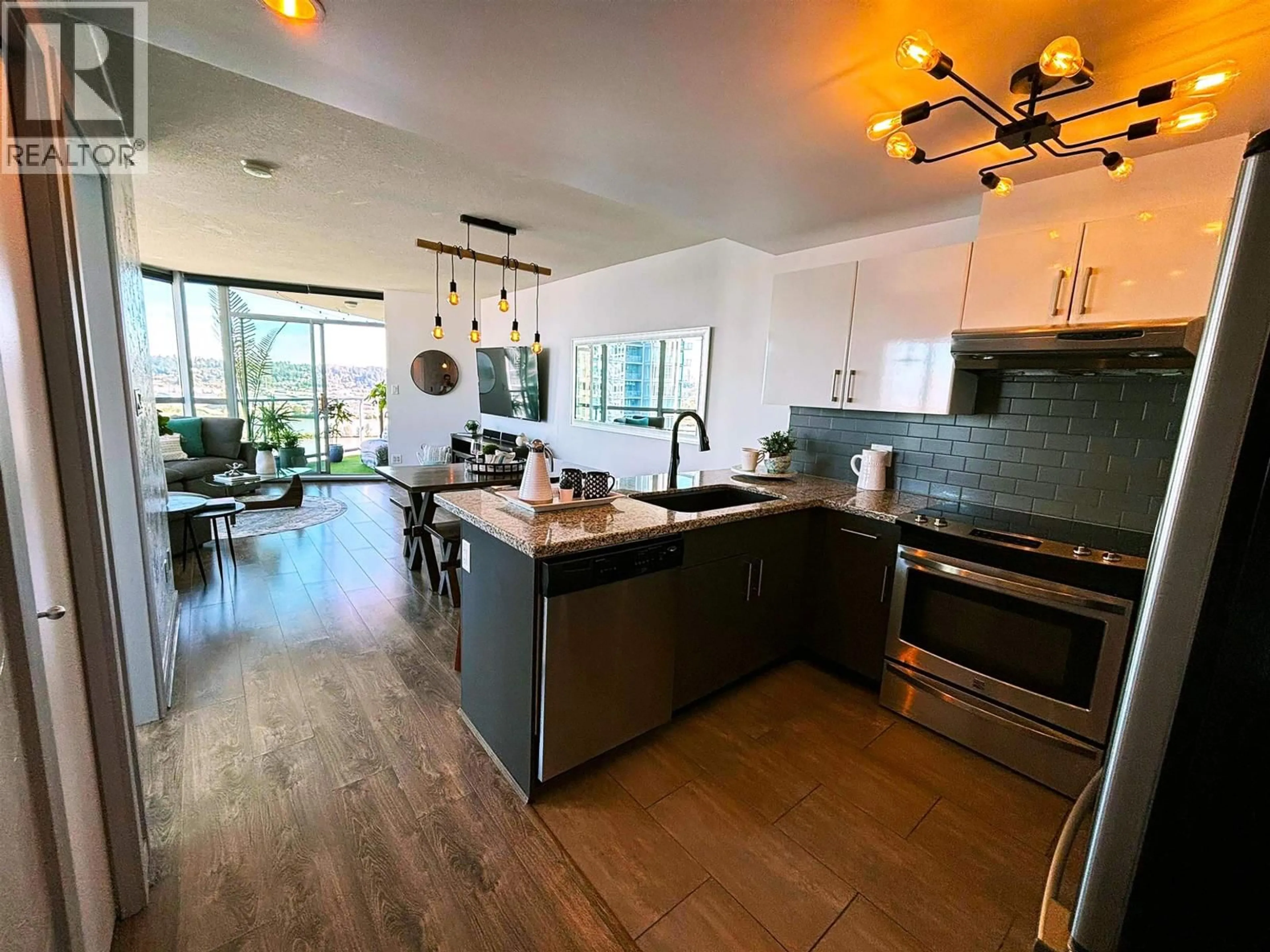 Open concept kitchen, unknown for 1908 - 14 BEGBIE STREET, New Westminster British Columbia V3M0C4