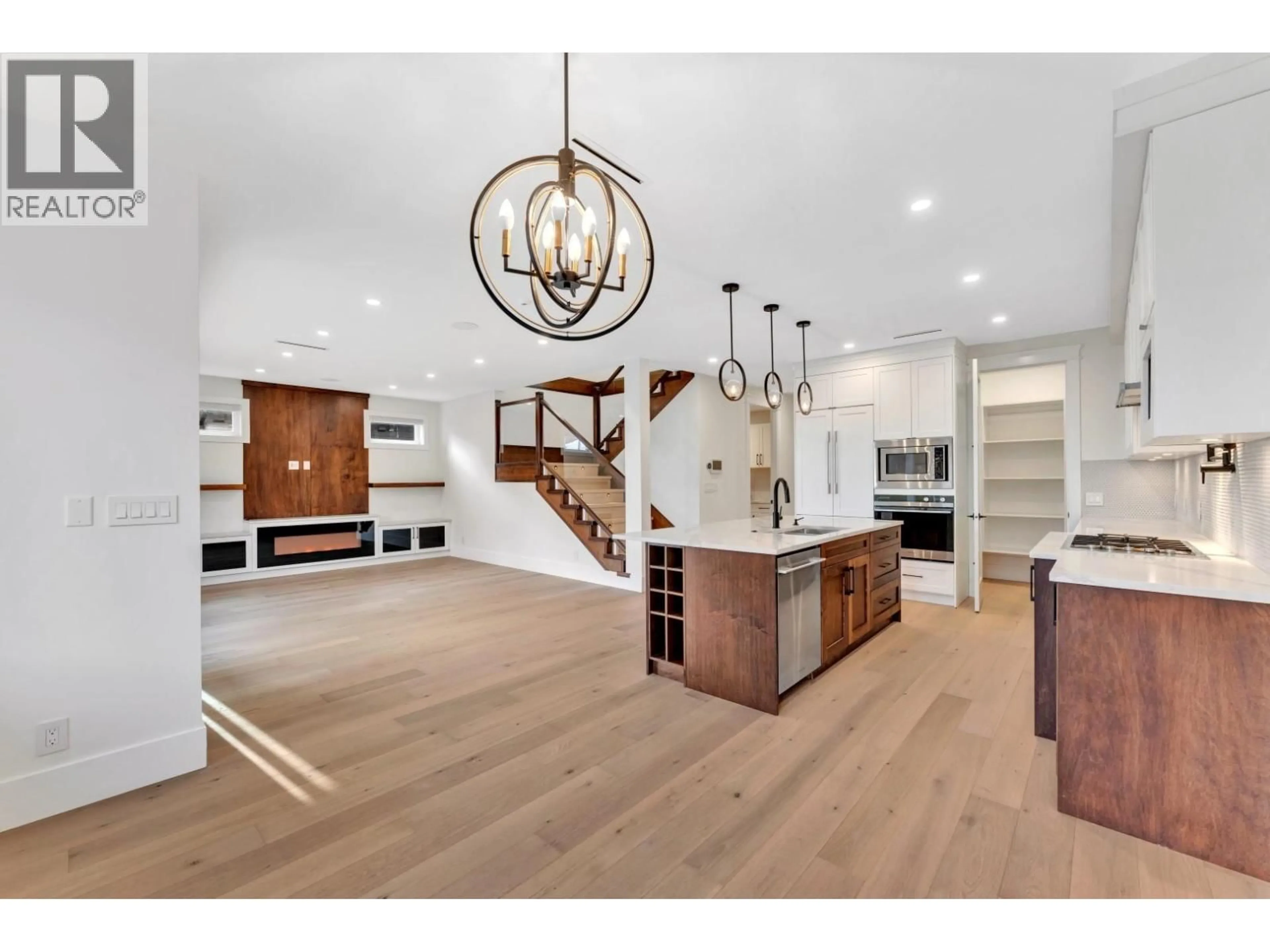 Open concept kitchen, wood/laminate floor for 5094A BENTLEY DRIVE, Delta British Columbia V4K4J9