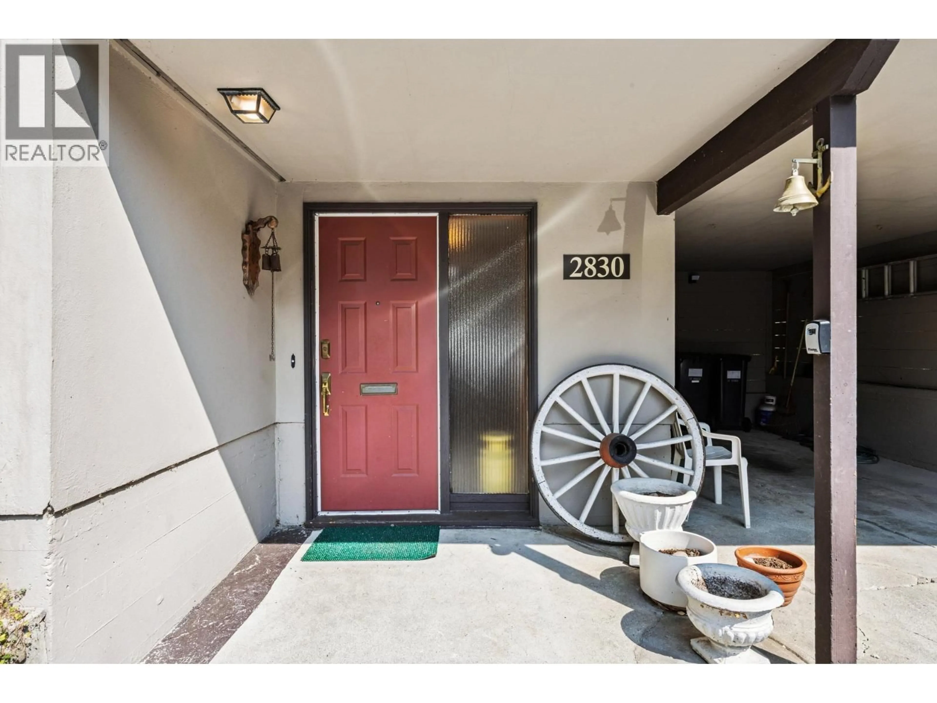 Indoor entryway for 2830 CRESTLYNN PLACE, North Vancouver British Columbia V7J2S5