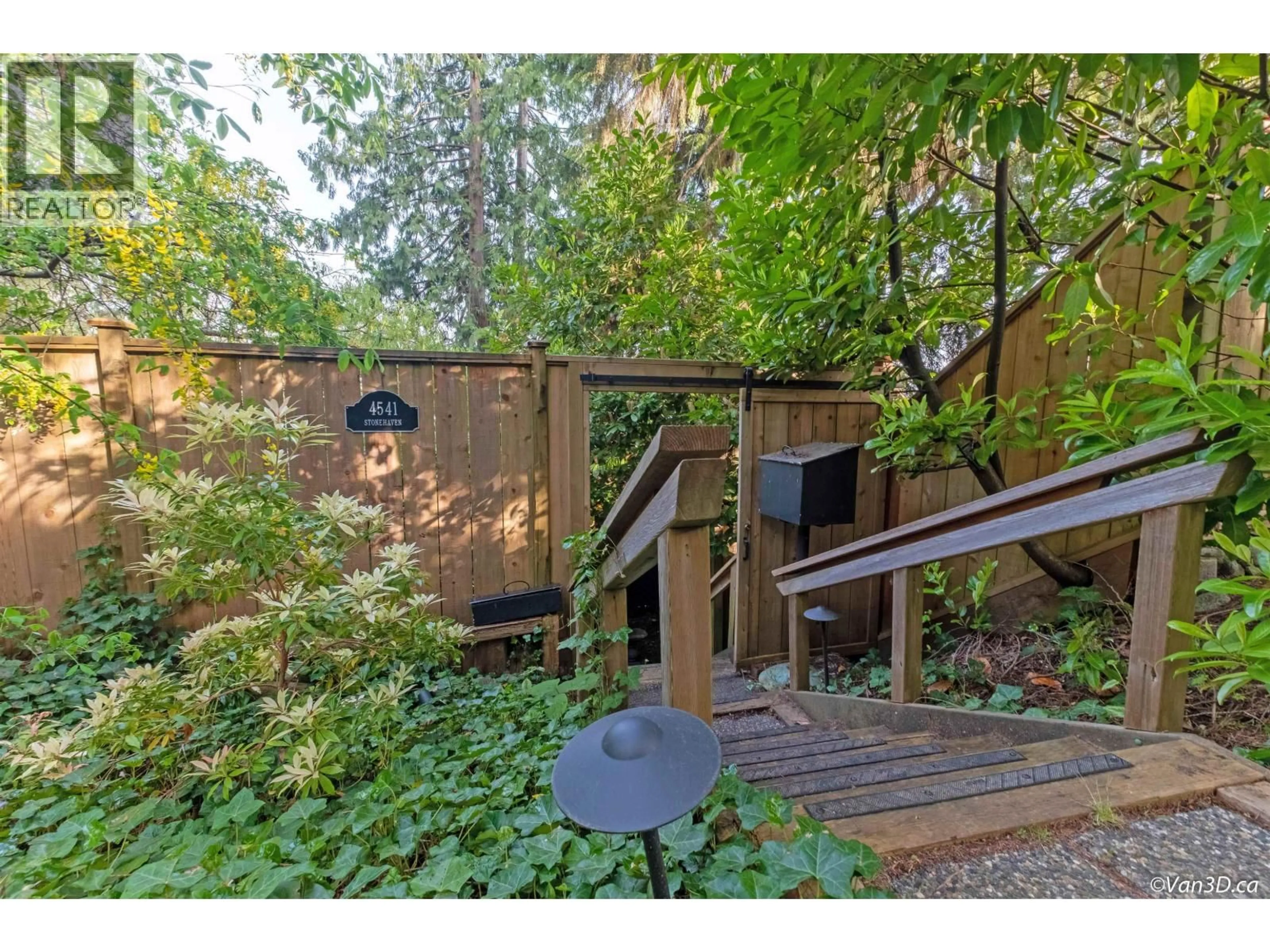 Unknown for 4541 STONEHAVEN AVENUE, North Vancouver British Columbia V0V0V0