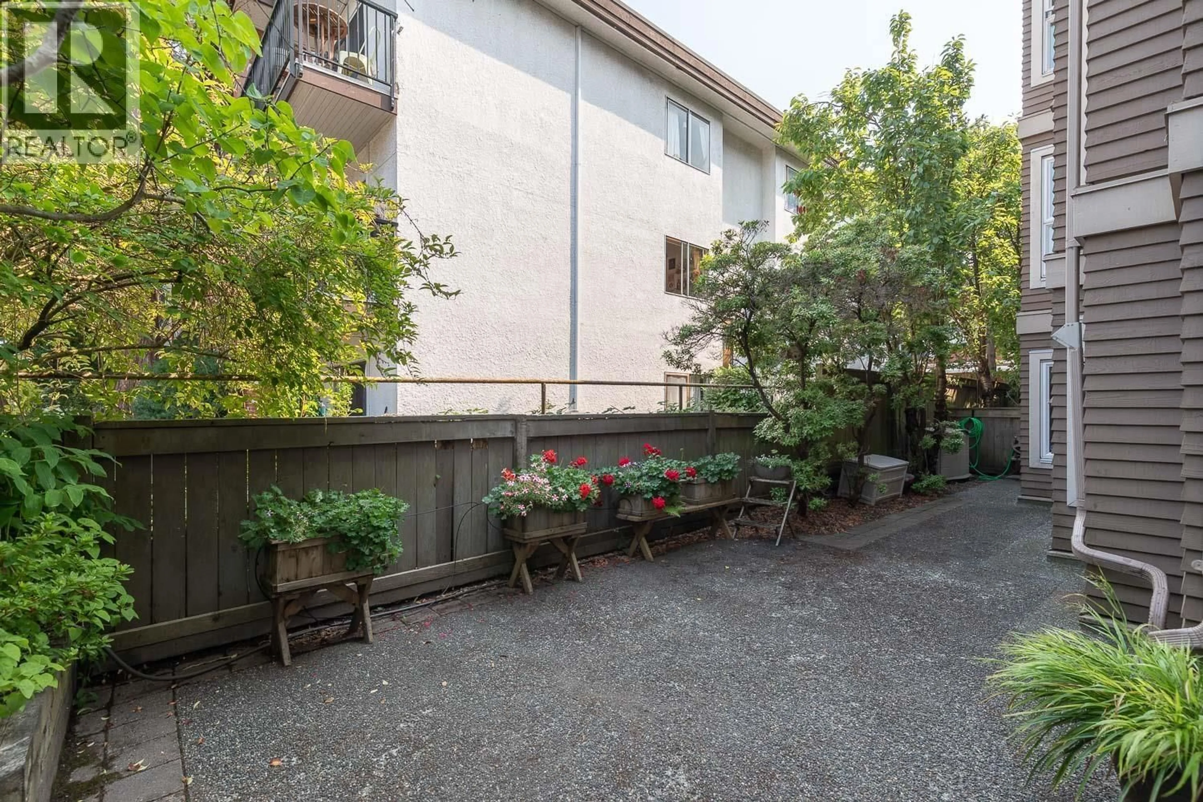 Patio, street for 104 - 3218 ONTARIO STREET, Vancouver British Columbia V5V3E5