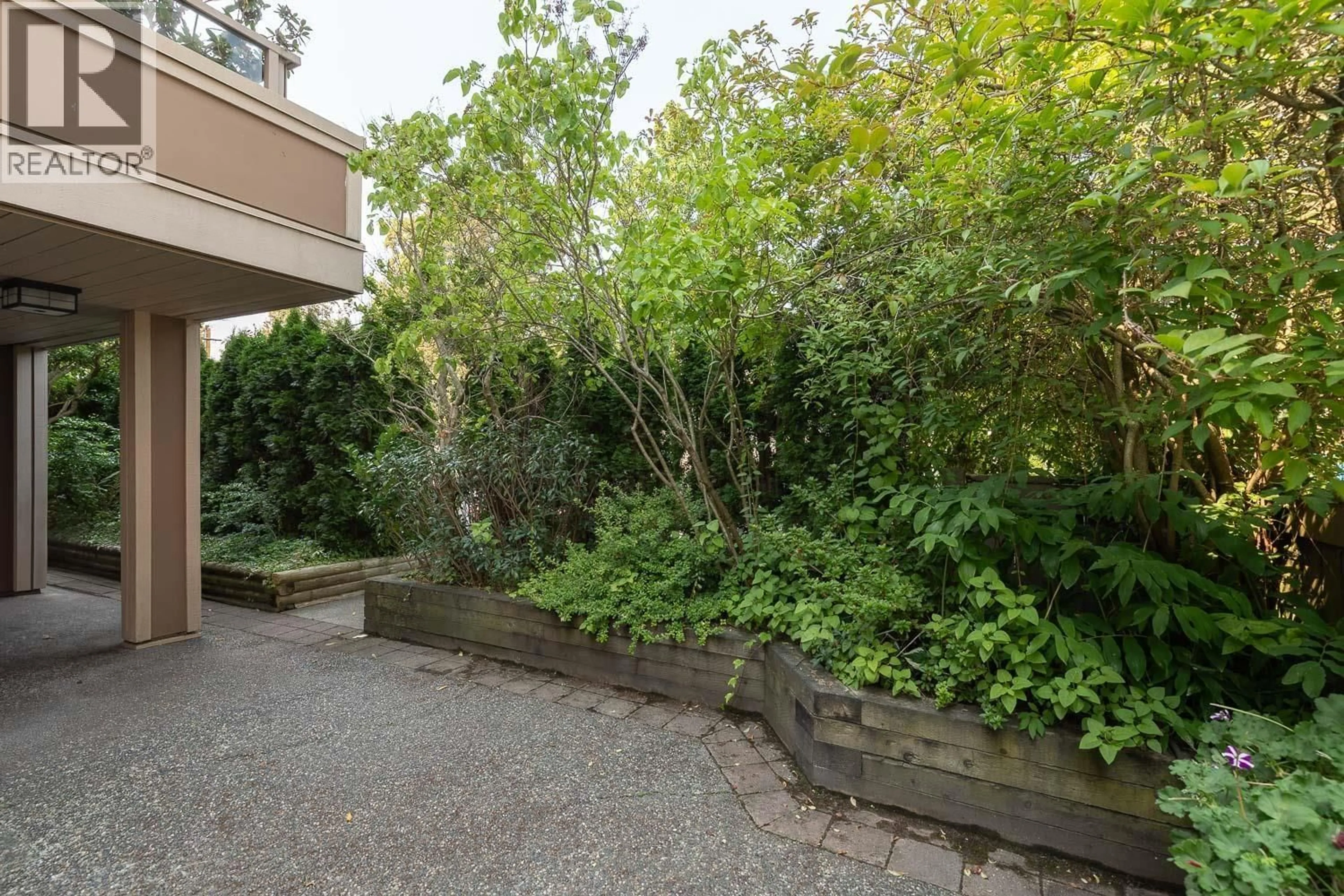 Patio, street for 104 - 3218 ONTARIO STREET, Vancouver British Columbia V5V3E5