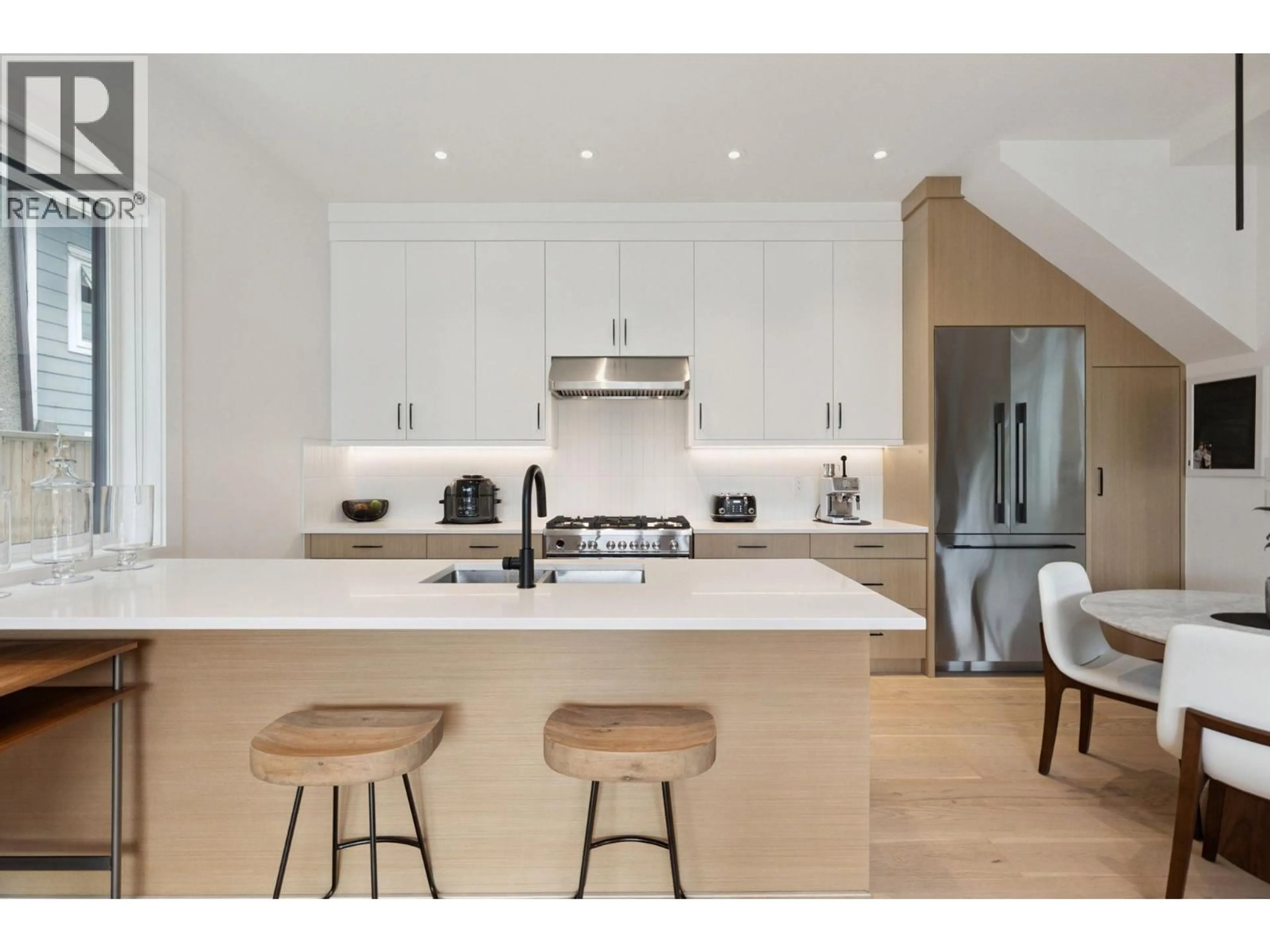 Open concept kitchen, wood/laminate floor for 1 - 1621 11TH AVENUE, Vancouver British Columbia V5N1Y8