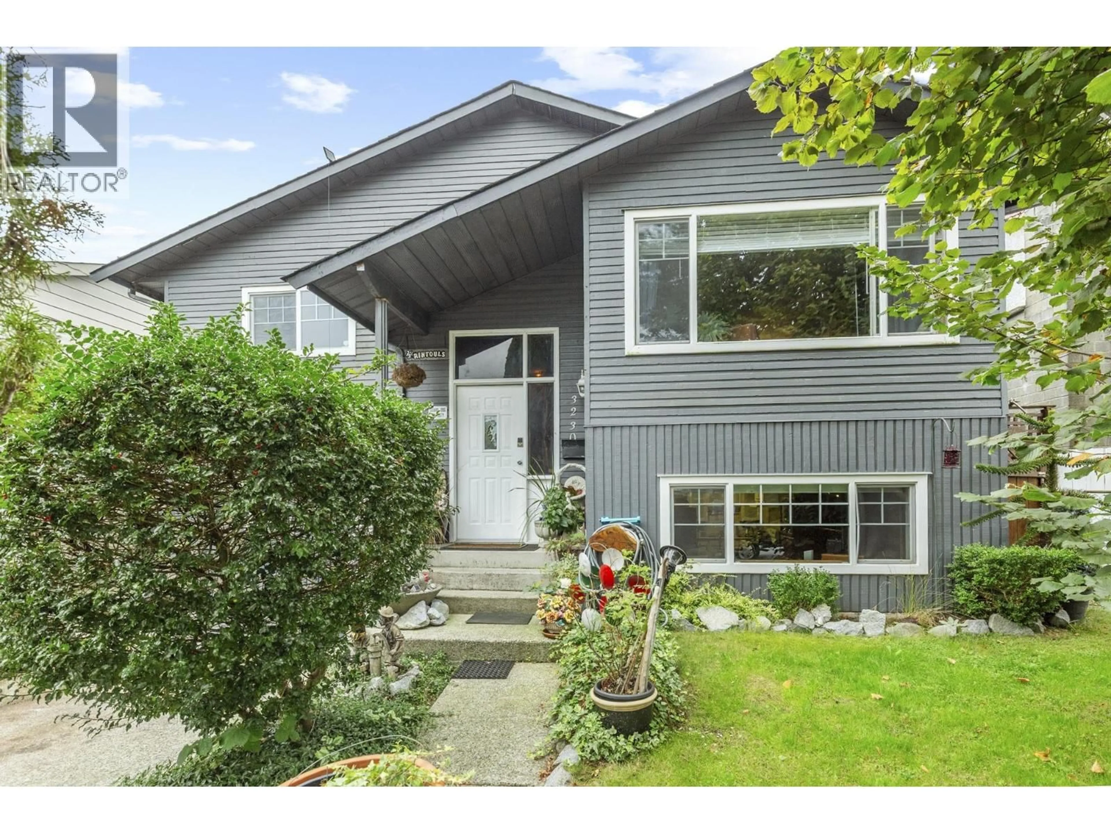 Home with vinyl exterior material, street for 3230 BALLENAS COURT, Coquitlam British Columbia V3E1T5