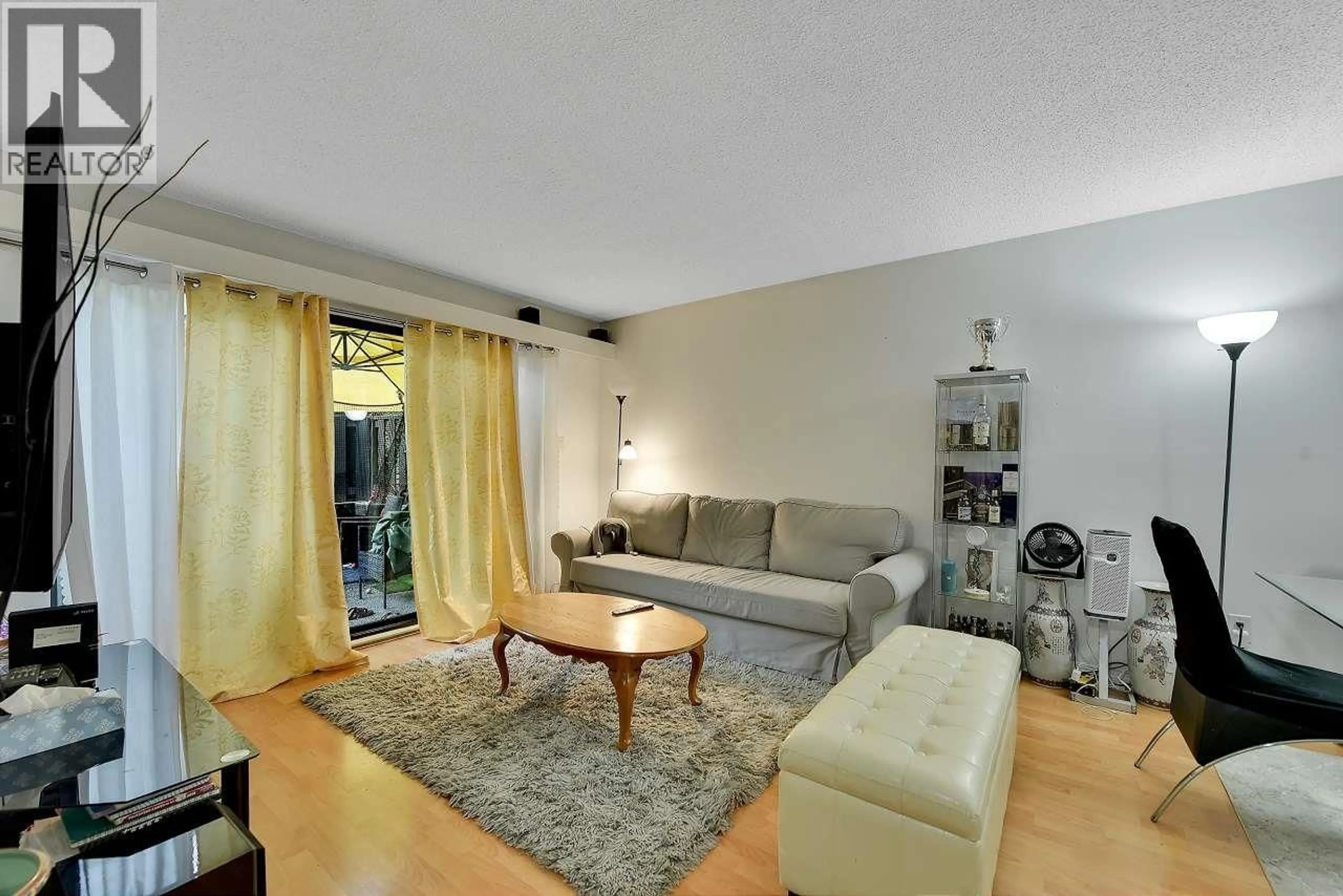 Living room with furniture, unknown for 17 - 365 GINGER DRIVE, New Westminster British Columbia V3L5L5
