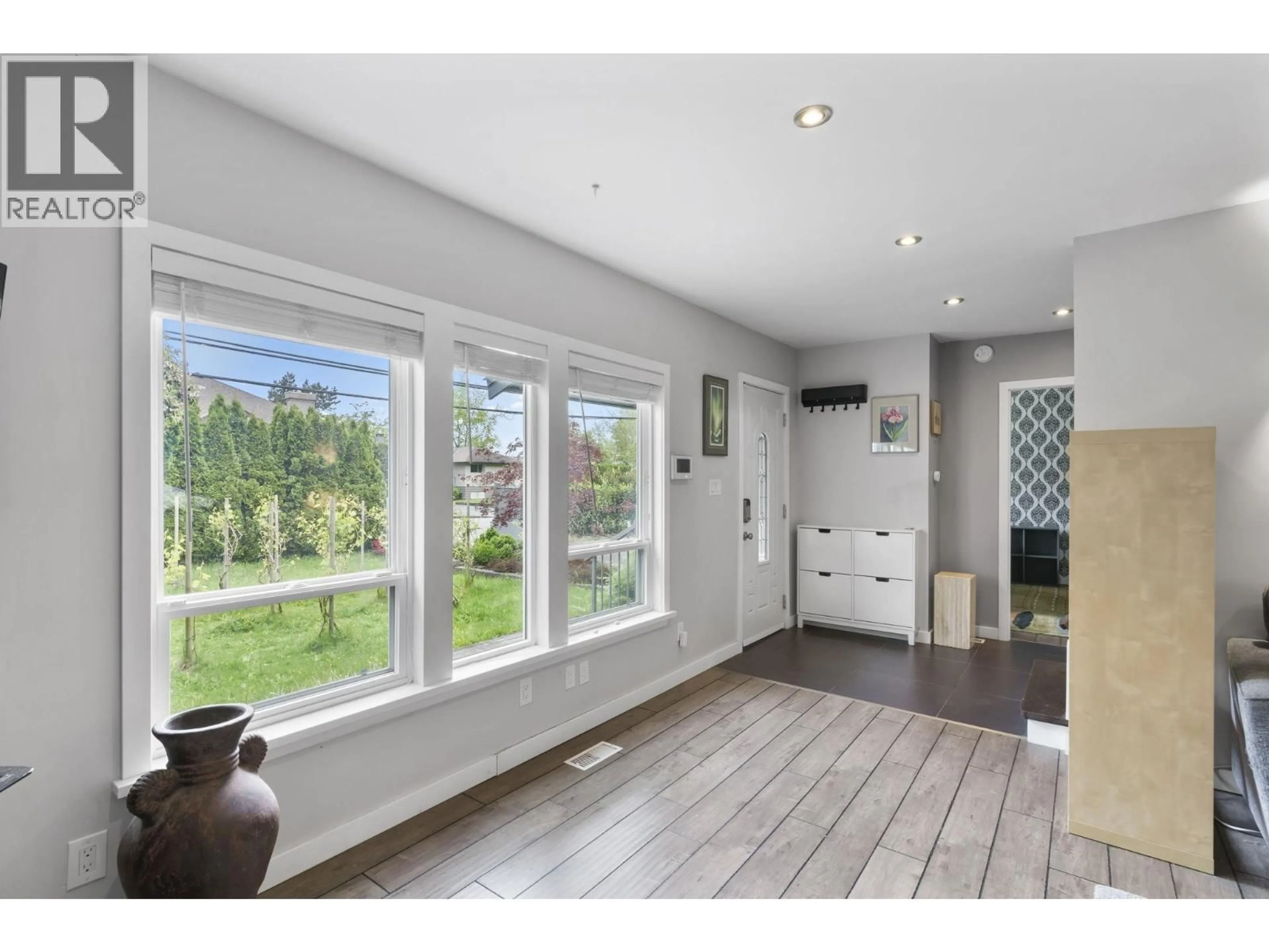 Indoor entryway for 12084 232ND STREET, Maple Ridge British Columbia V2X6T3