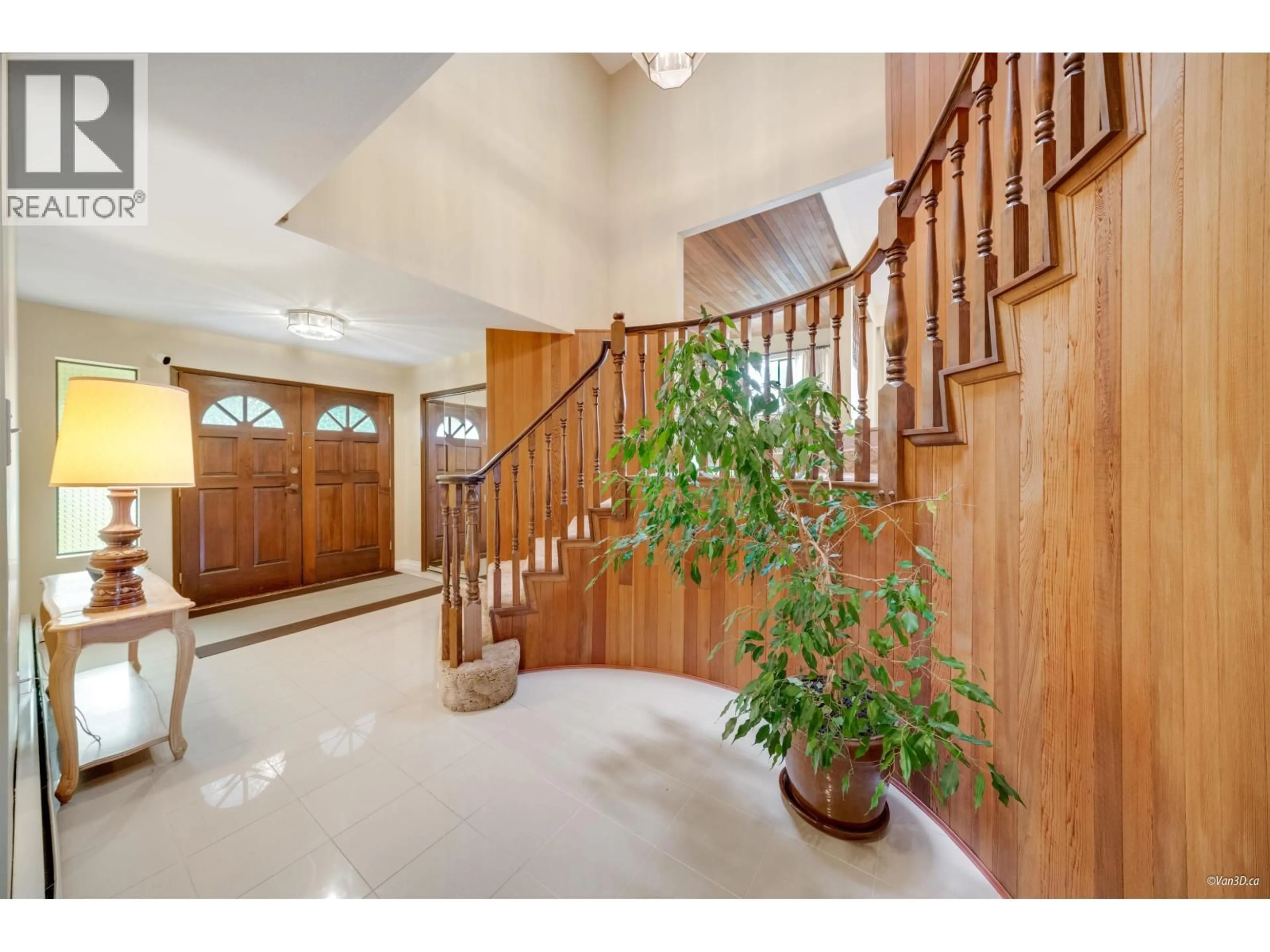 Indoor foyer for 8241 BRYNLOR DRIVE, Burnaby British Columbia V5E4E2