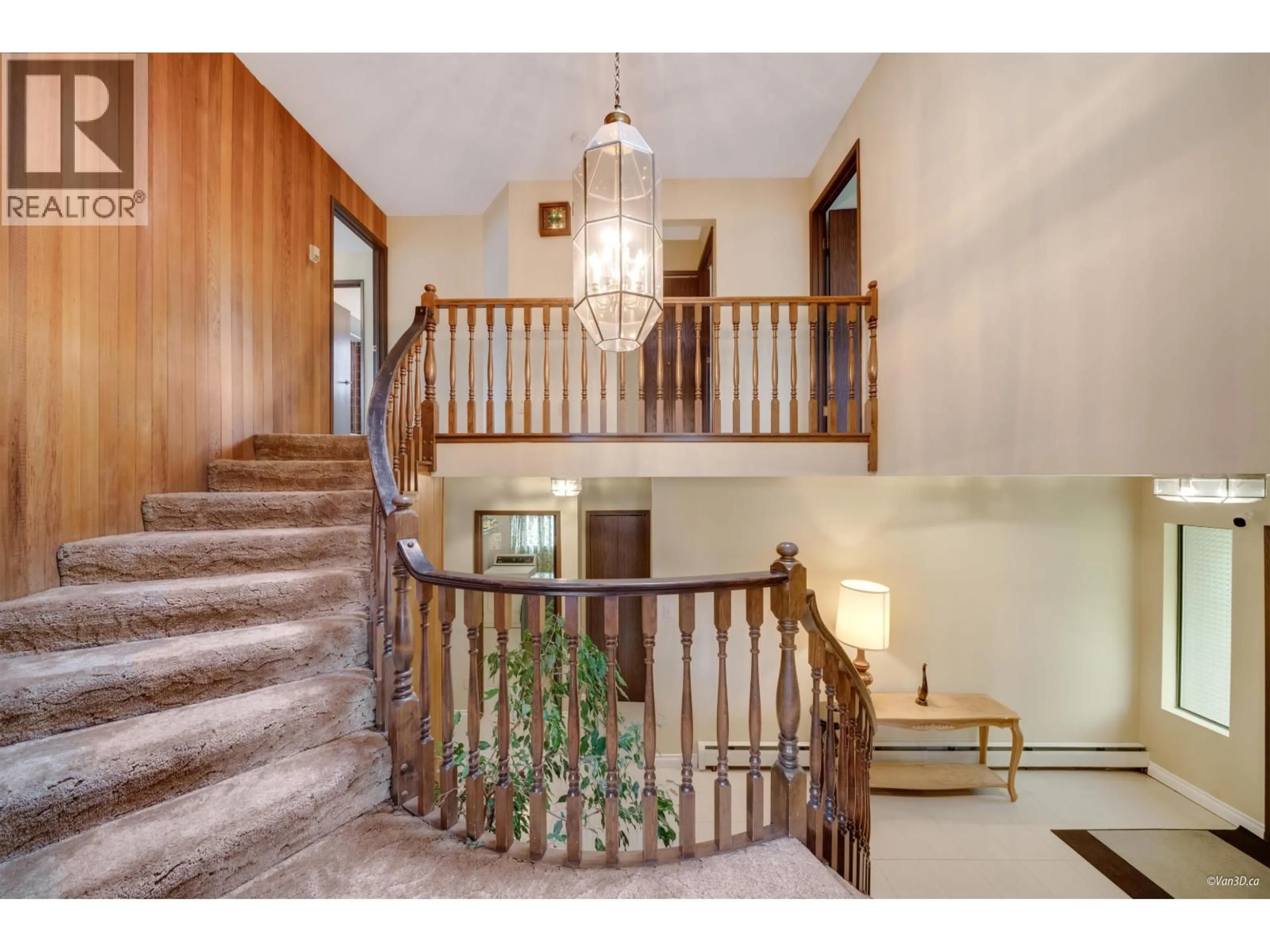 Indoor foyer for 8241 BRYNLOR DRIVE, Burnaby British Columbia V5E4E2