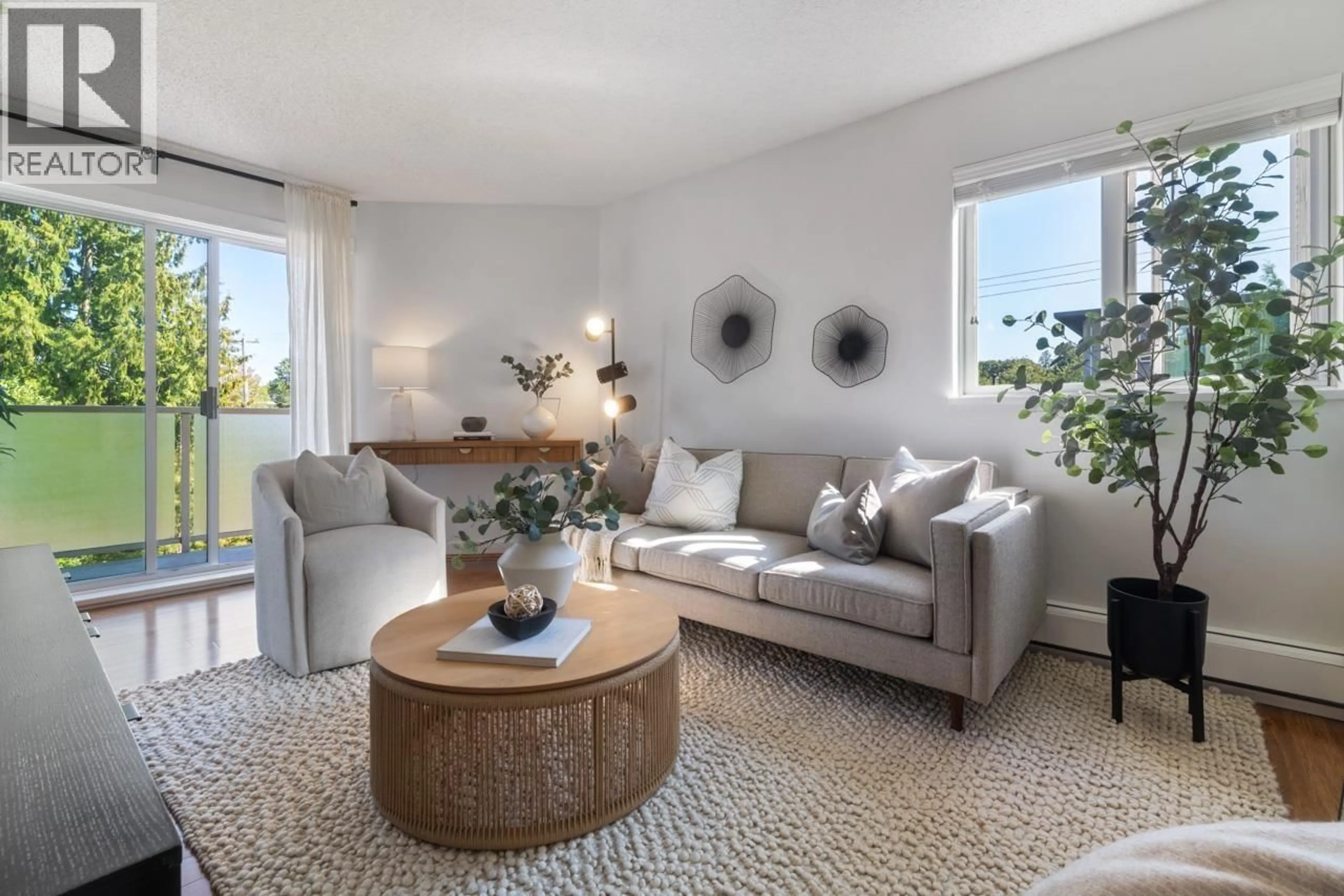 Living room with furniture, unknown for 304 - 998 19TH AVENUE, Vancouver British Columbia V5Z1X5