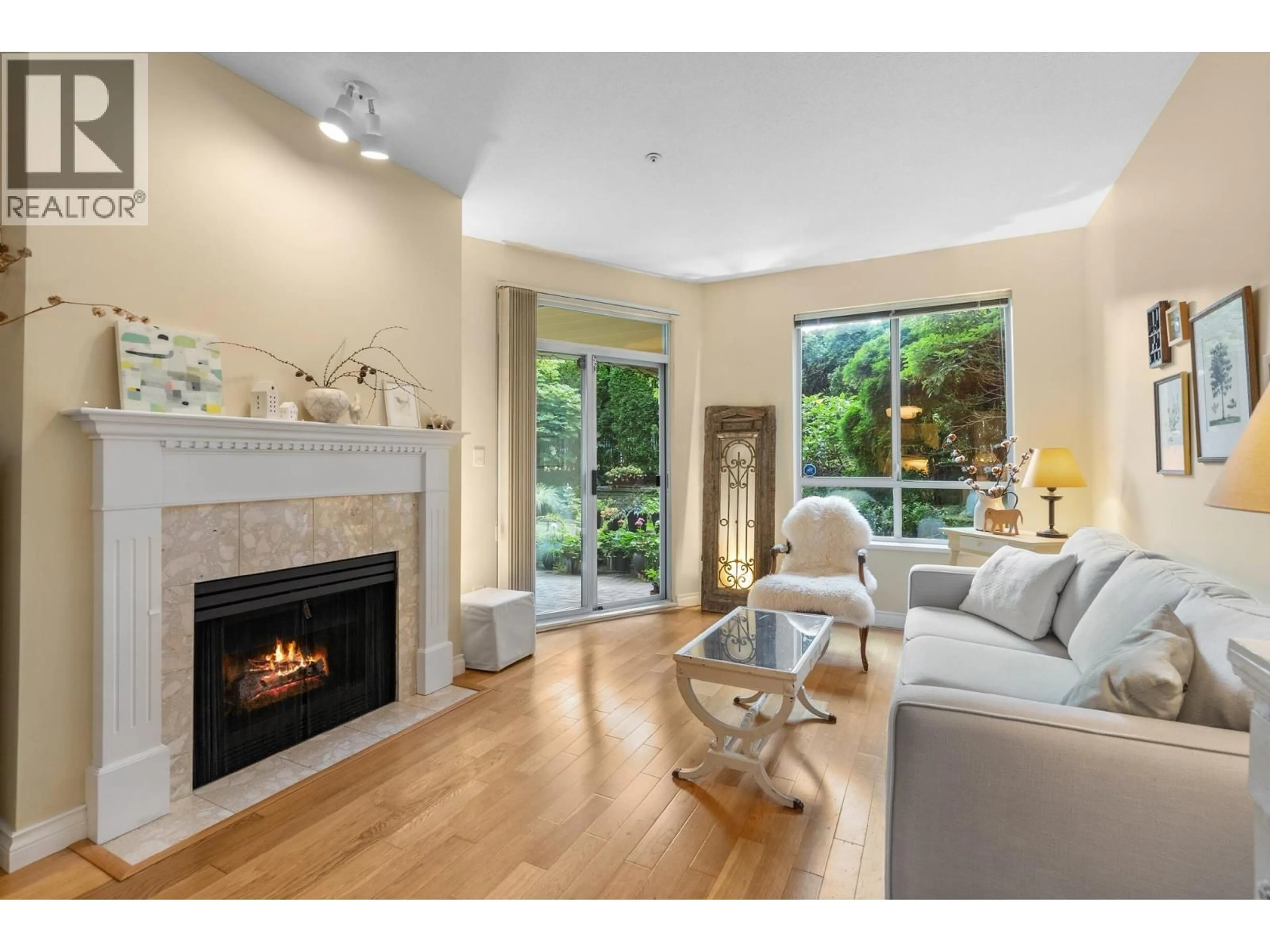 Living room with furniture, unknown for 212 - 360 36TH AVENUE, Vancouver British Columbia V5W4B9