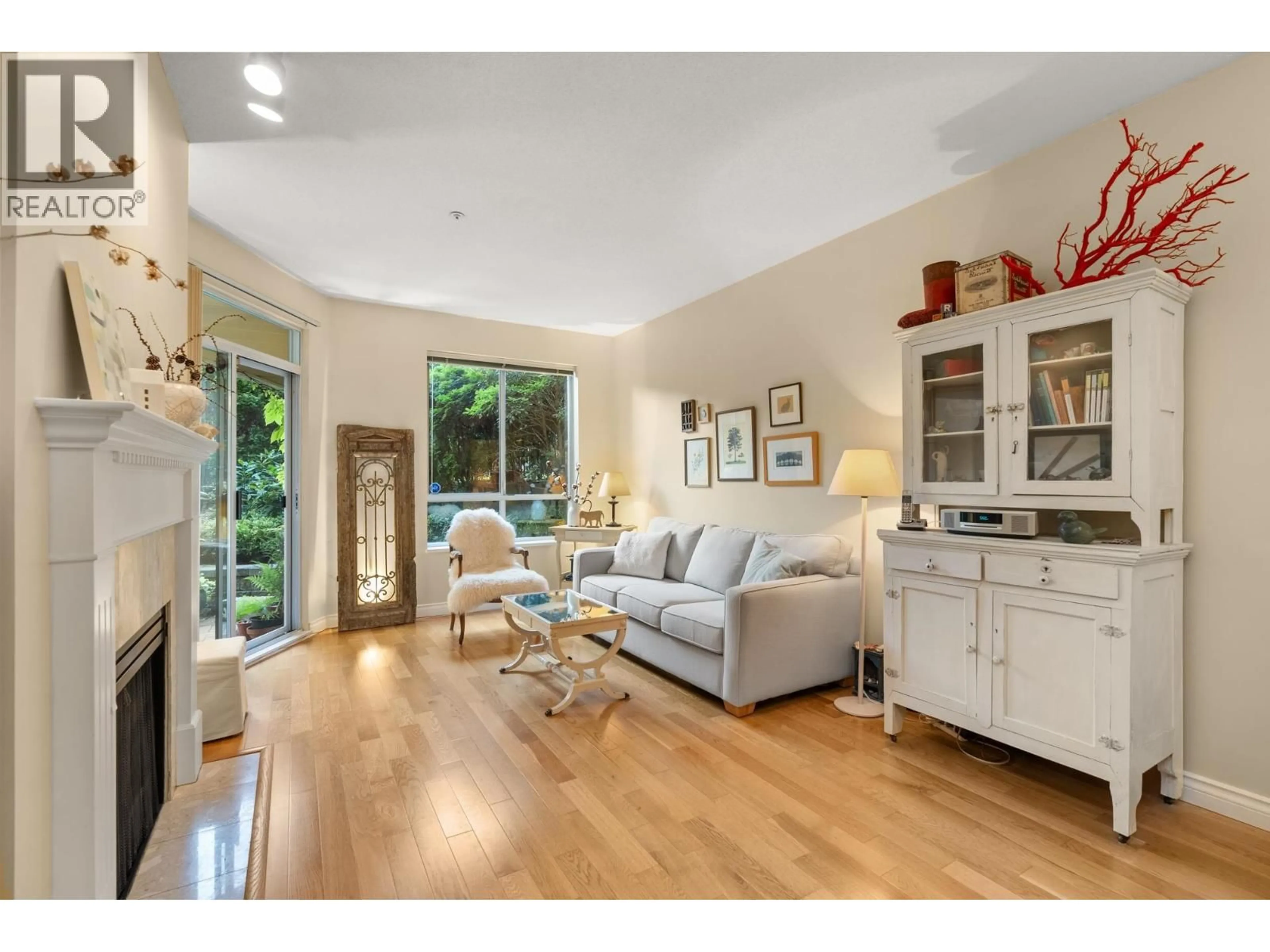 Living room with furniture, wood/laminate floor for 212 - 360 36TH AVENUE, Vancouver British Columbia V5W4B9