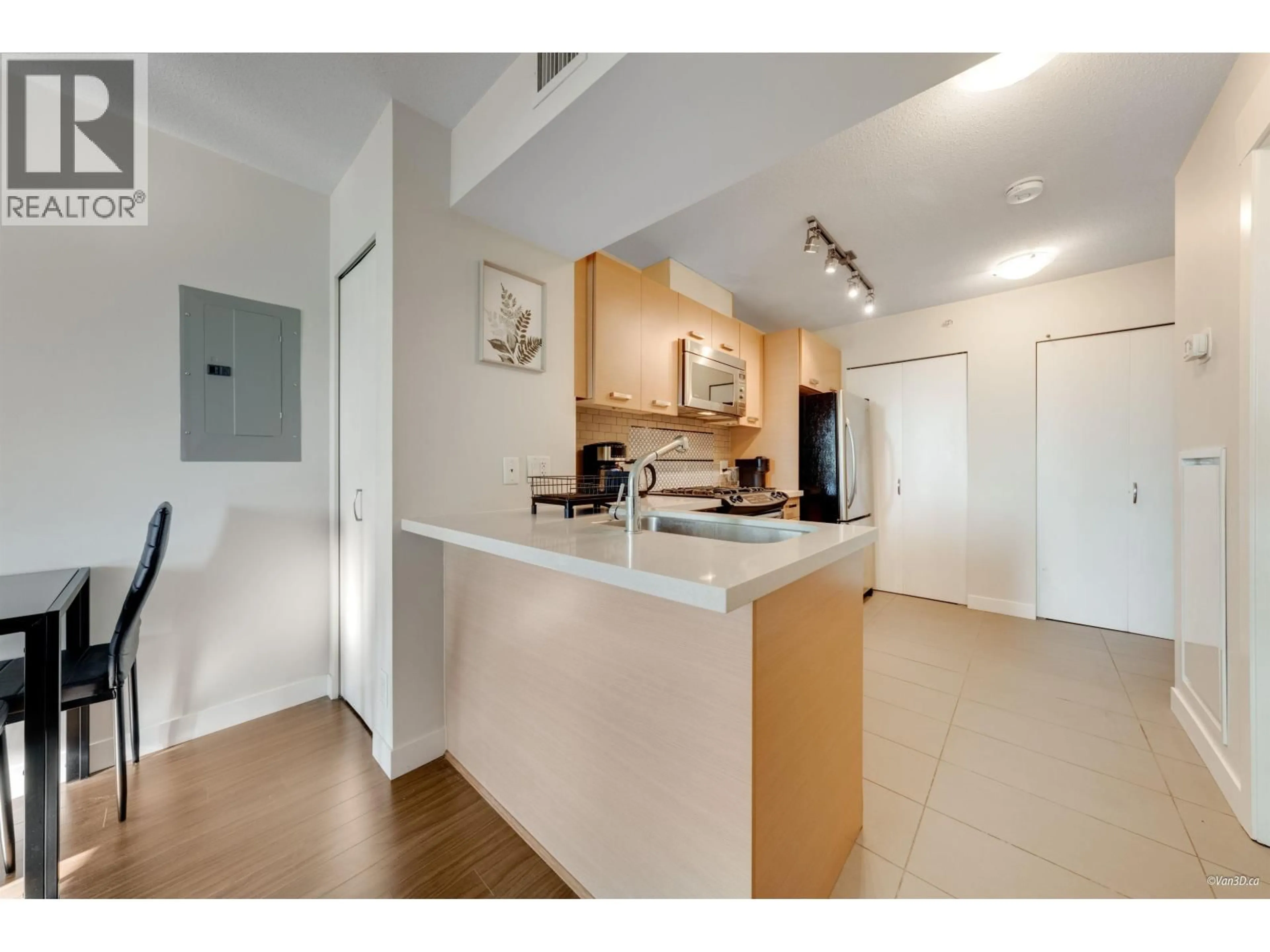 Standard kitchen, unknown for 612 - 8033 SABA ROAD, Richmond British Columbia V6Y4M8