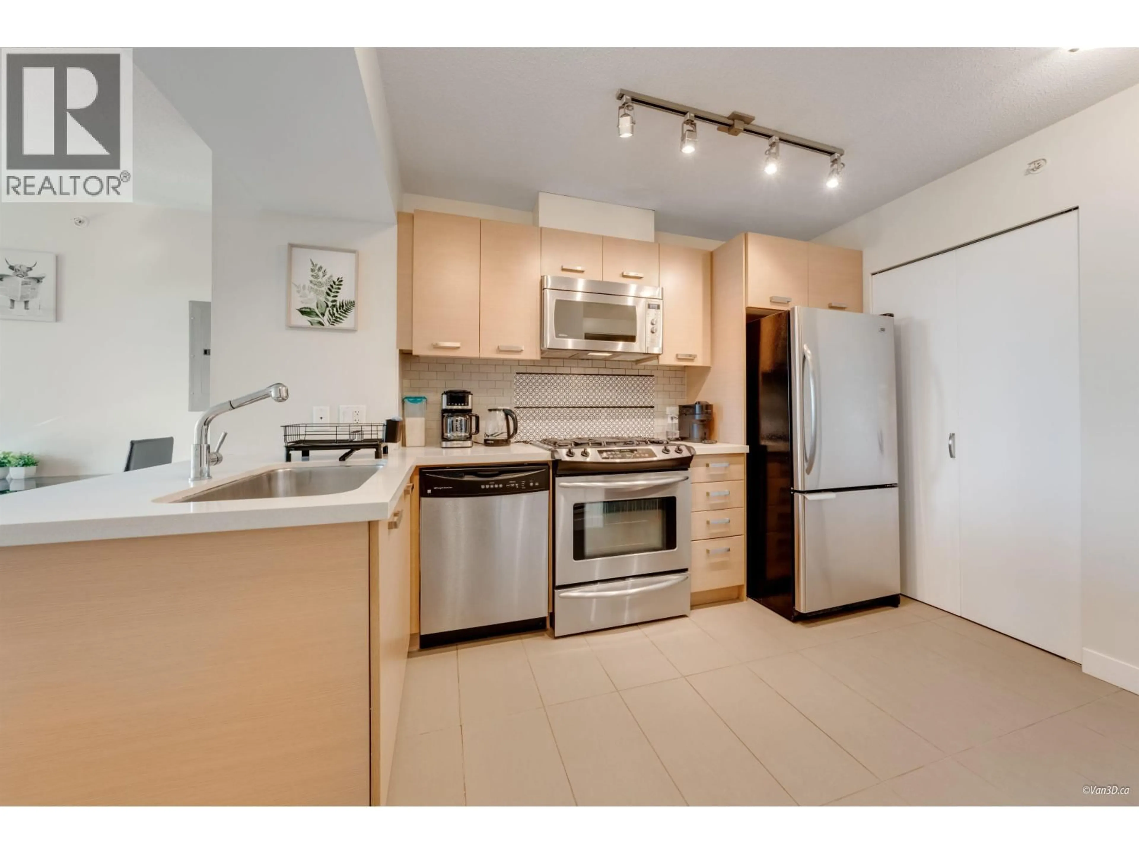 Standard kitchen, unknown for 612 - 8033 SABA ROAD, Richmond British Columbia V6Y4M8
