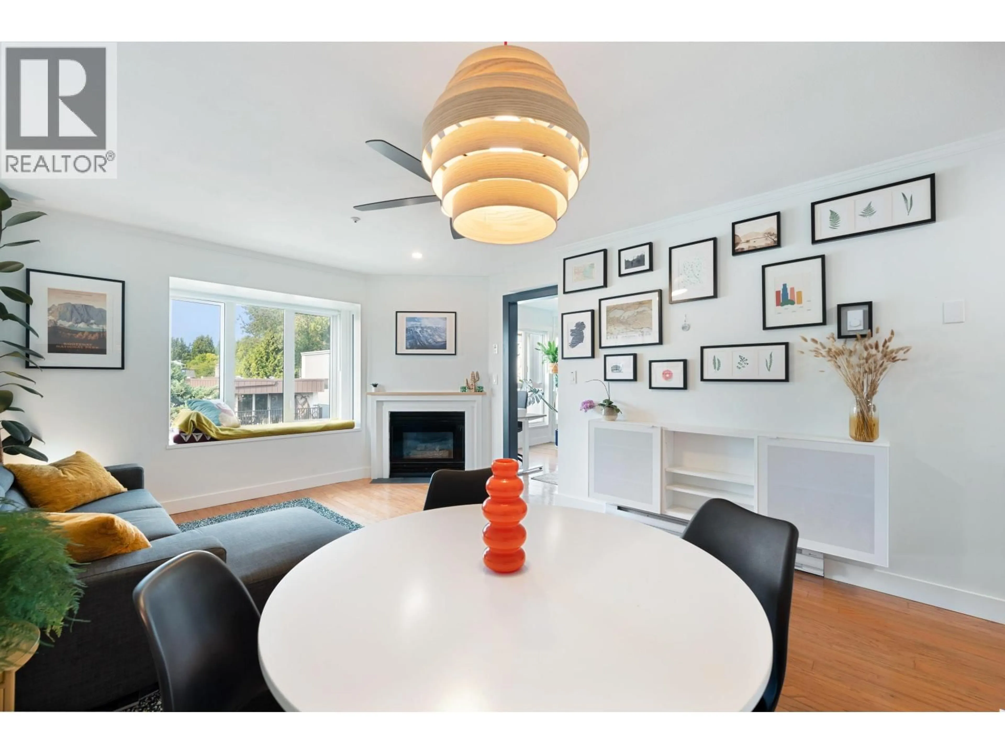 Dining room, wood/laminate floor for 402 - 2133 DUNDAS STREET, Vancouver British Columbia V5L1J7
