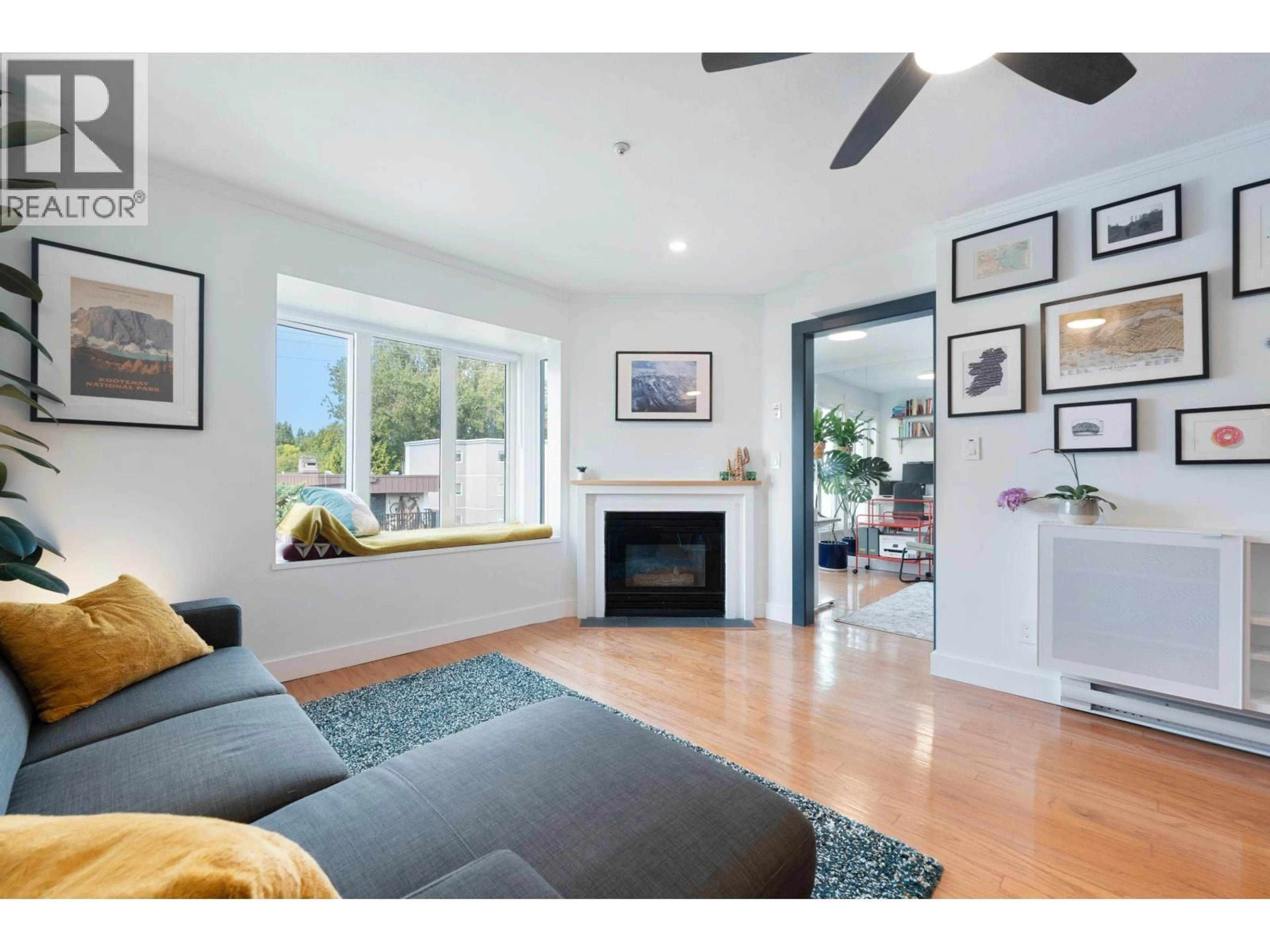 Living room with furniture, unknown for 402 - 2133 DUNDAS STREET, Vancouver British Columbia V5L1J7