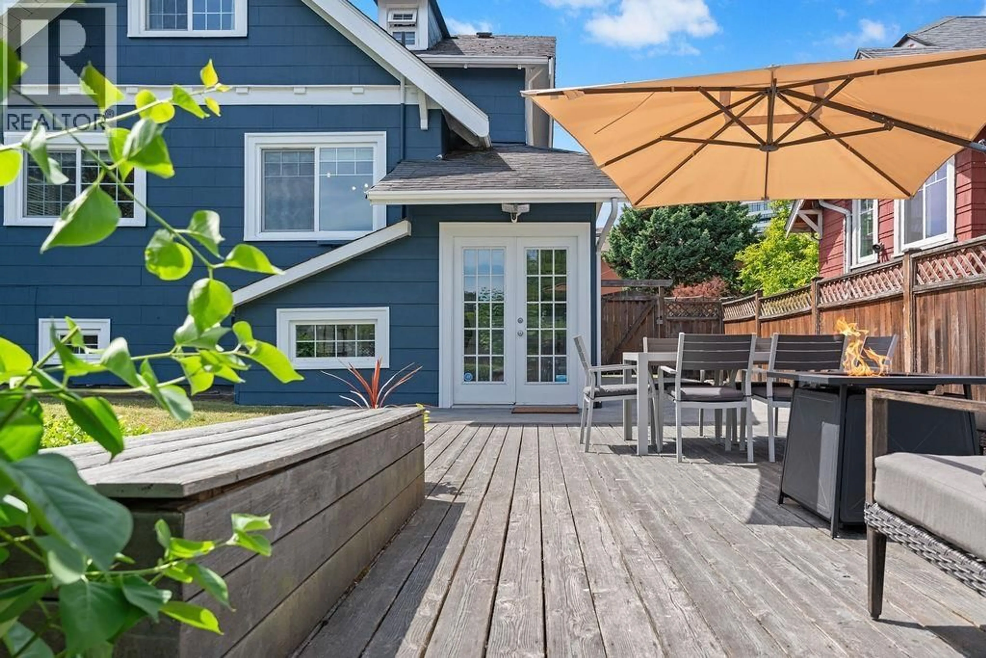 Patio, street for 1750 MCGUIRE AVENUE, North Vancouver British Columbia V7P3B1