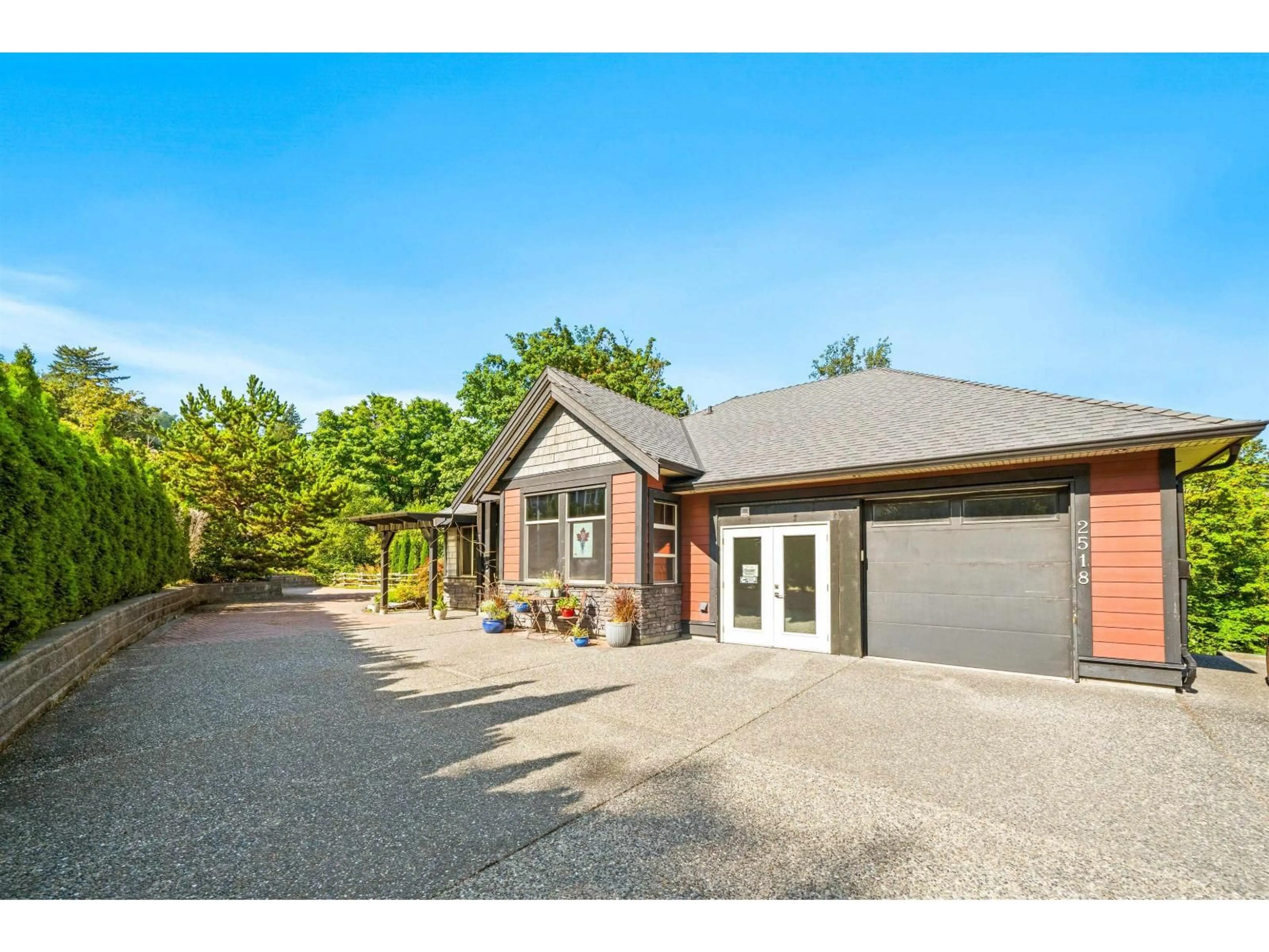 A pic from outside/outdoor area/front of a property/back of a property/a pic from drone, unknown for 2518 WHATCOM, Abbotsford British Columbia V3G2L5