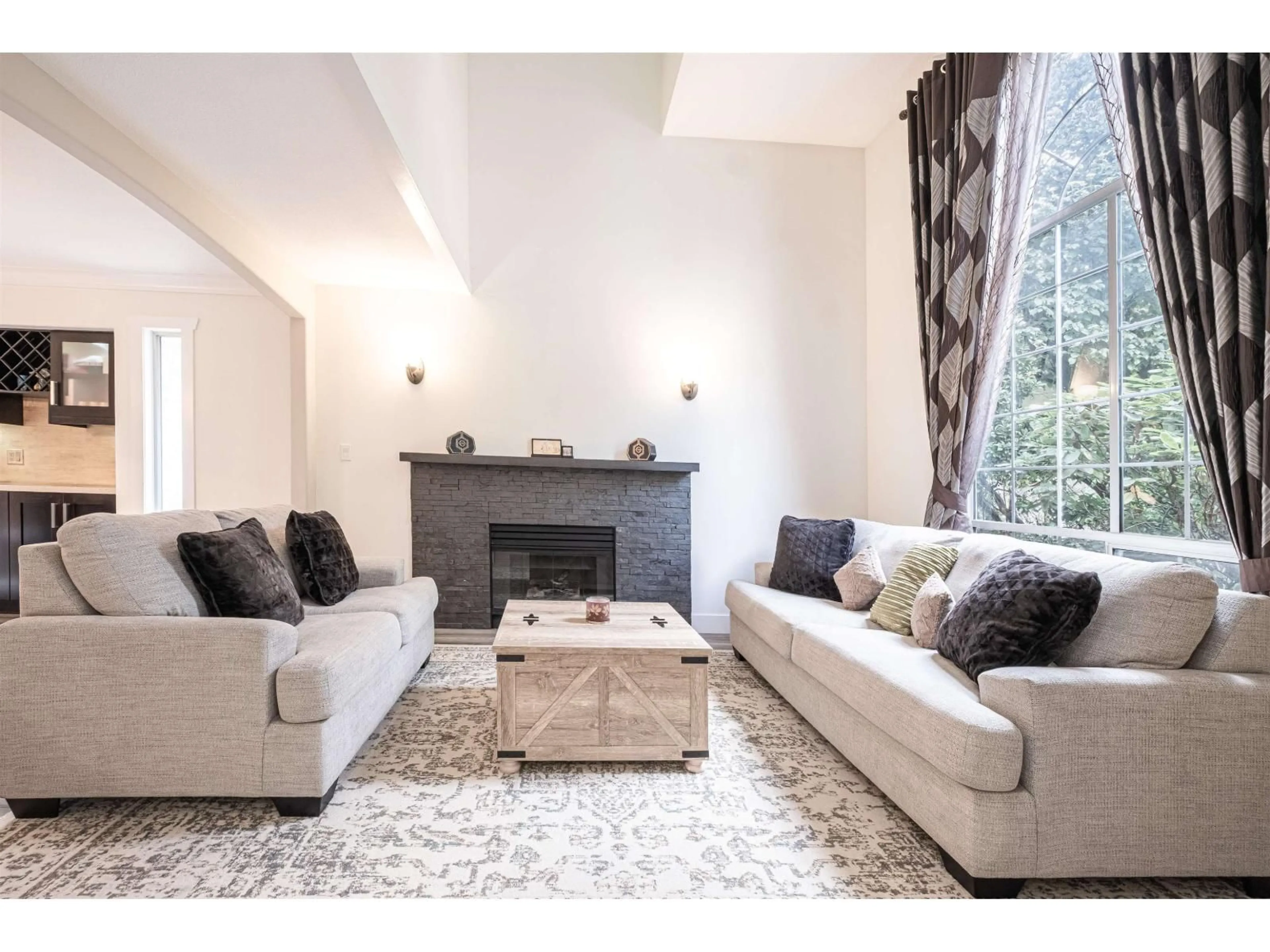 Living room with furniture, unknown for 13698 58, Surrey British Columbia V3X3H9
