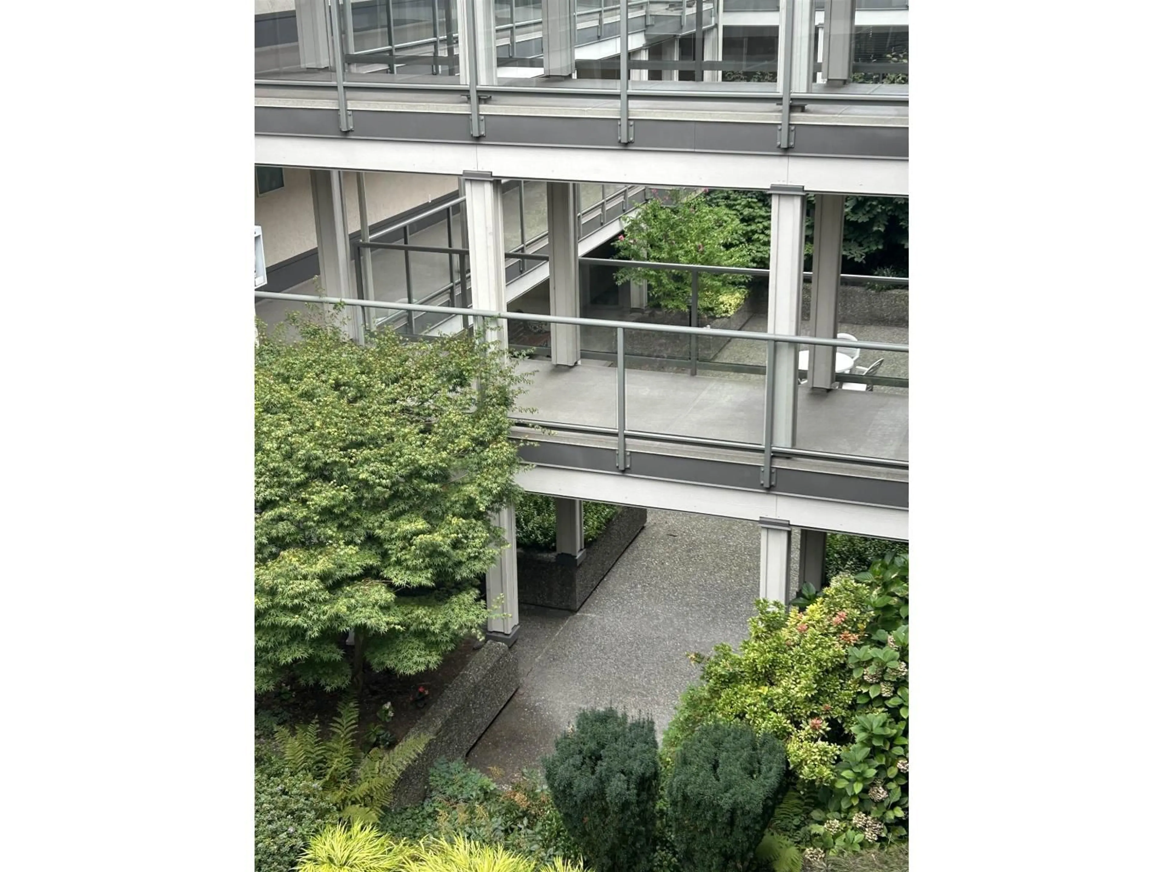 Unknown for 303 - 15255 18, Surrey British Columbia V4A1W9