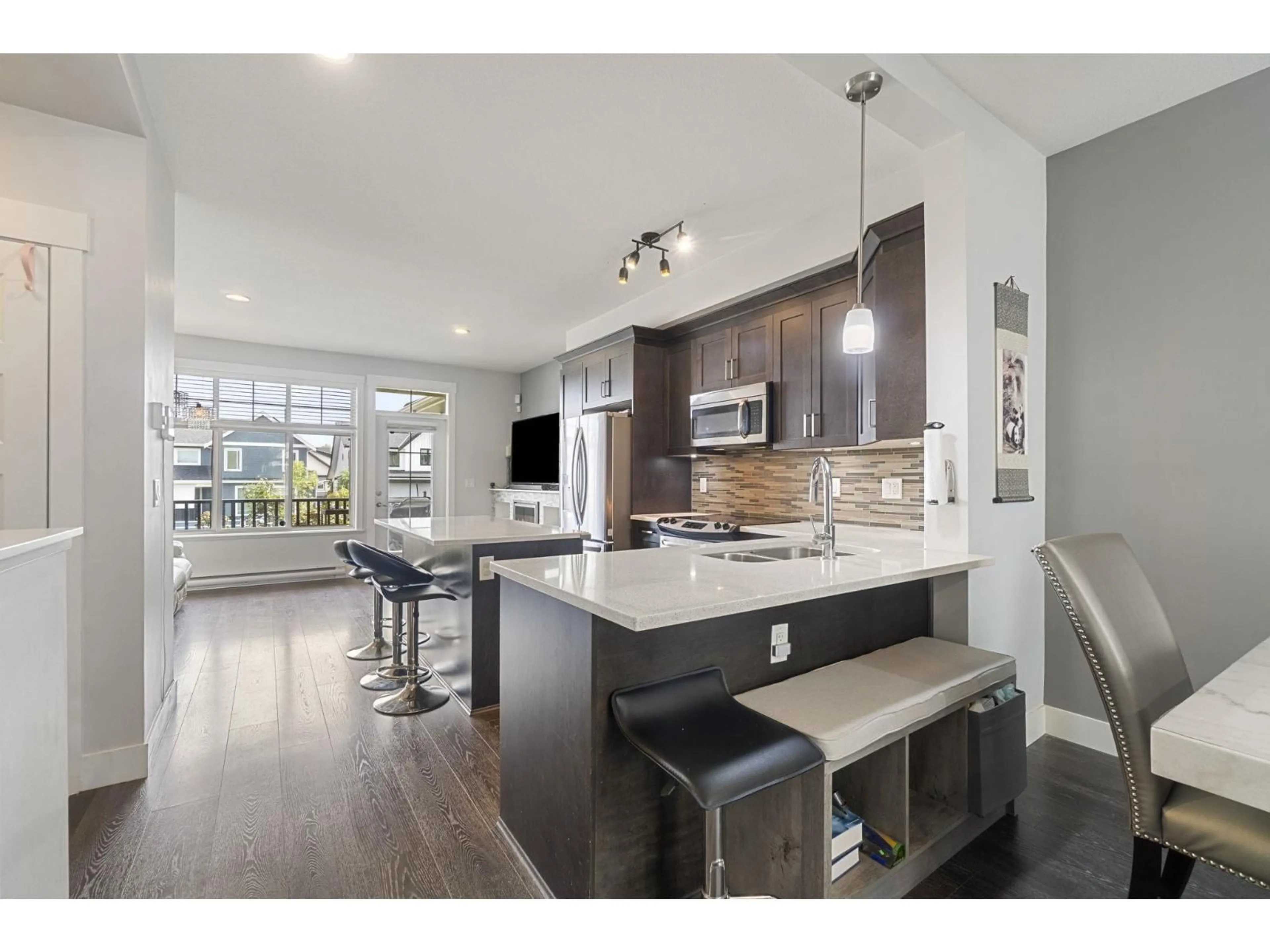 Open concept kitchen, unknown for 104 - 19525 73, Surrey British Columbia V4N6L7
