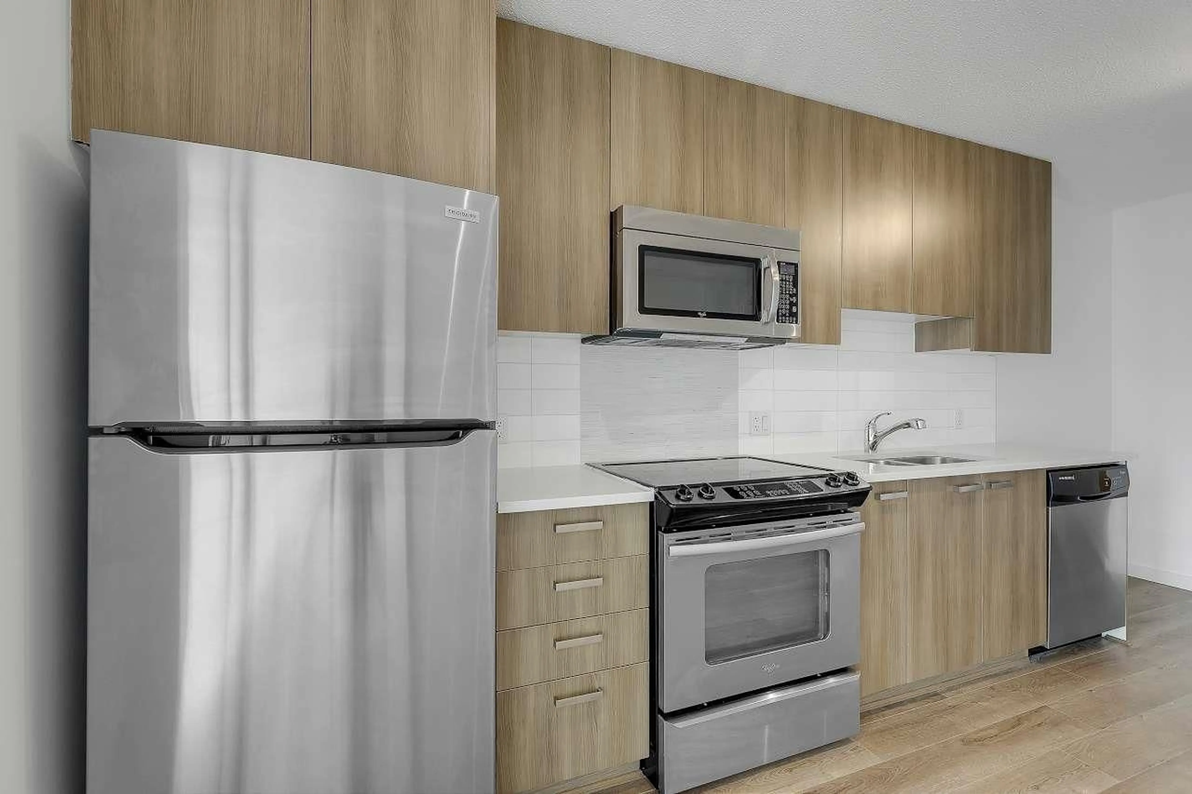 Standard kitchen, wood/laminate floor for 2305 - 13325 102A, Surrey British Columbia V3W2V8
