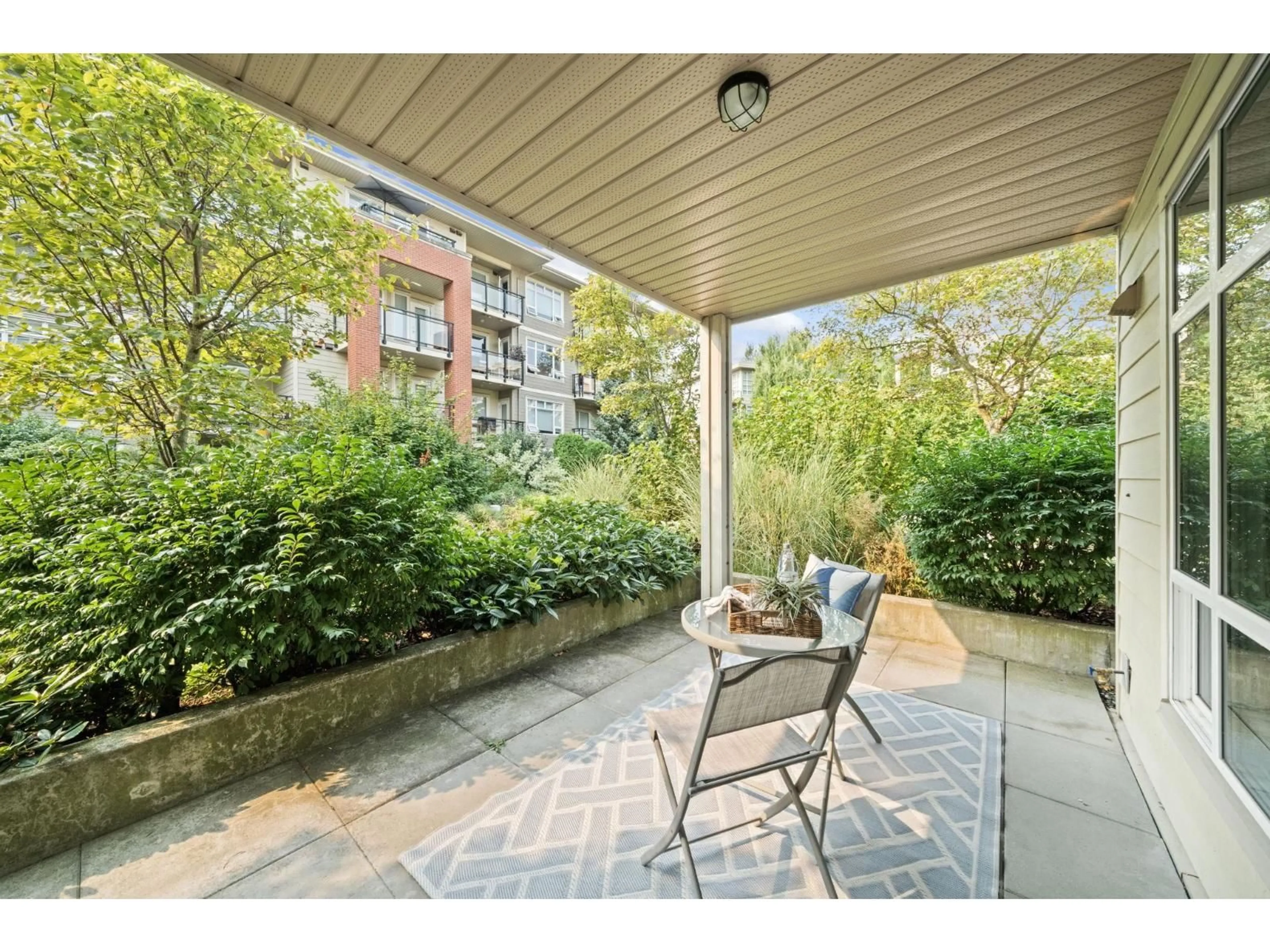 Patio, street for E102 - 20211 66, Langley British Columbia V2Y0L4