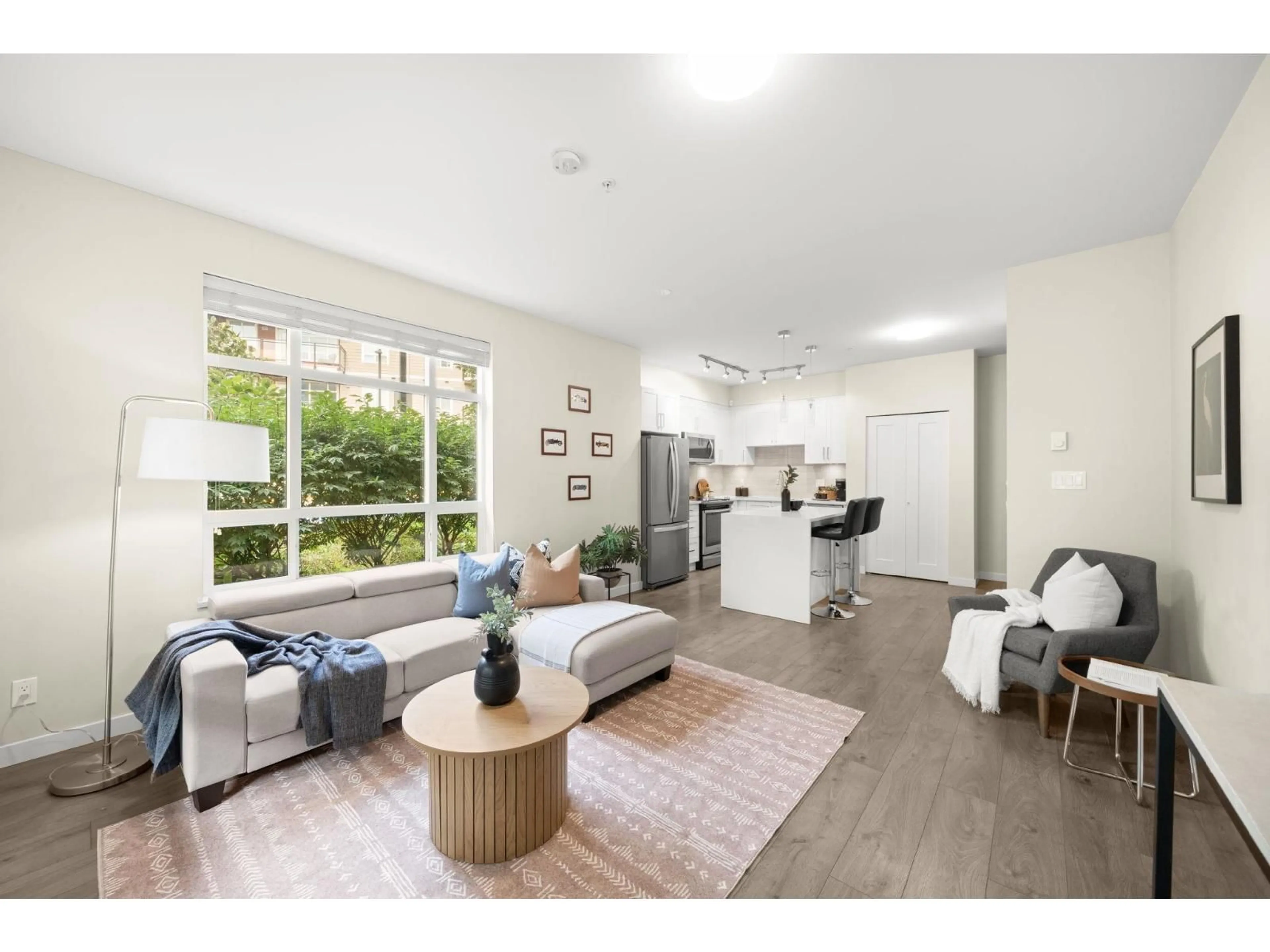Living room with furniture, unknown for E102 - 20211 66, Langley British Columbia V2Y0L4