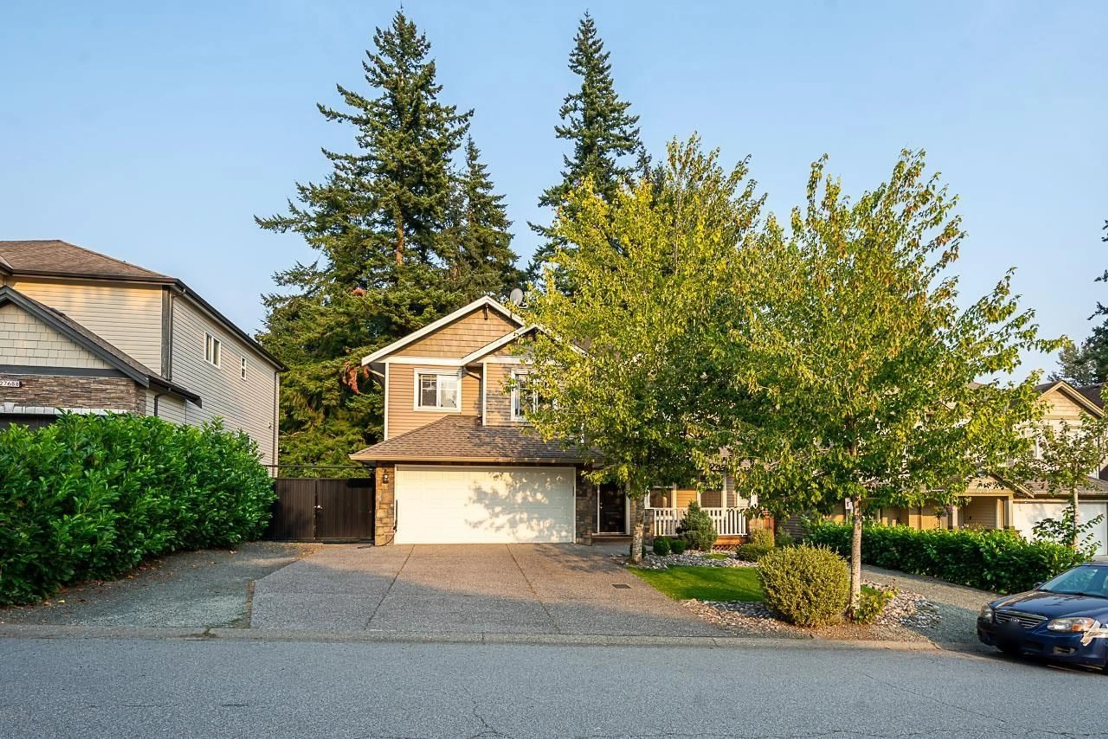 Home with vinyl exterior material, street for 27680 SIGNAL, Abbotsford British Columbia V4X0A4