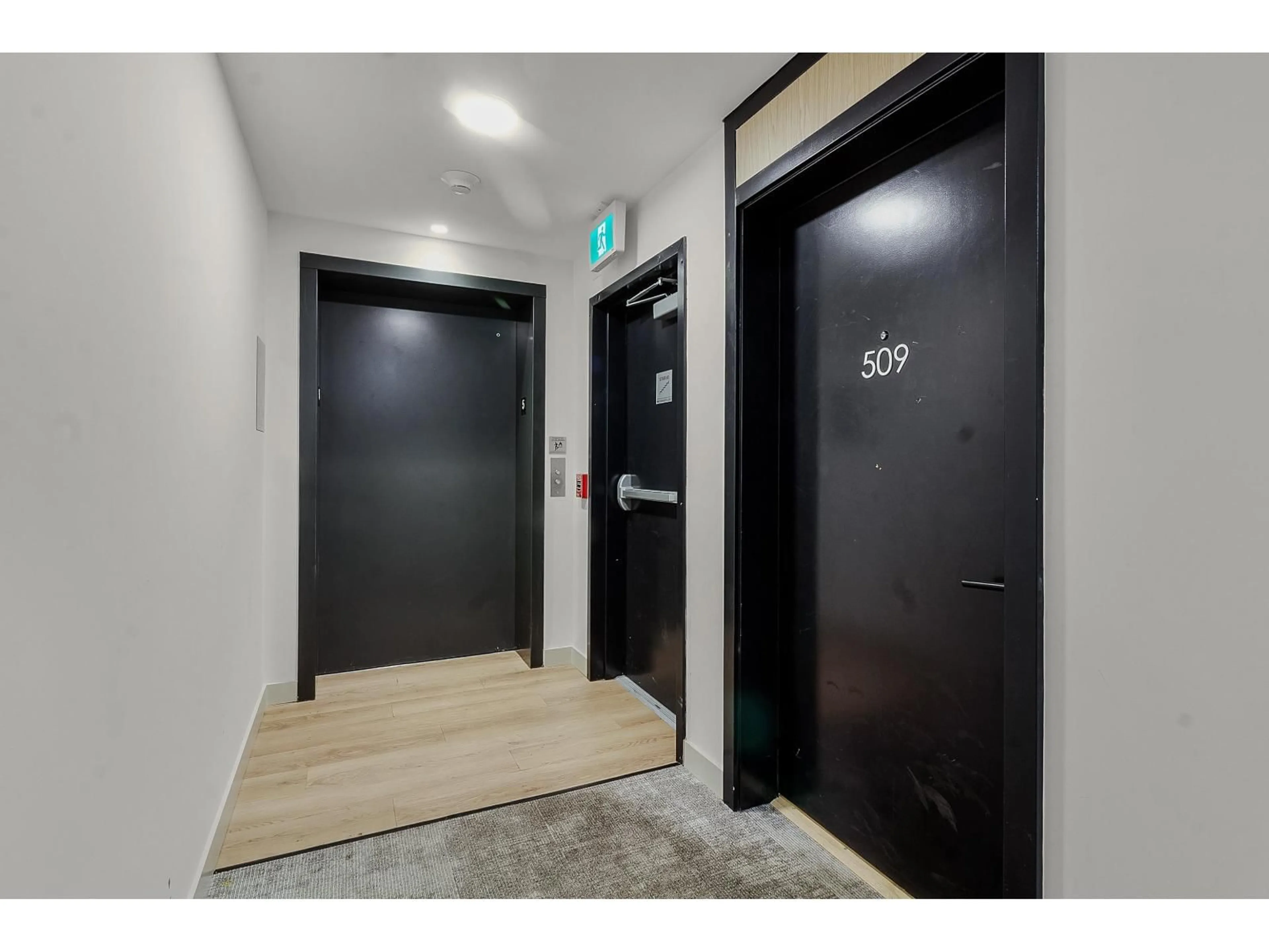 Indoor foyer for 509 - 13439 94A, Surrey British Columbia V3V0G9