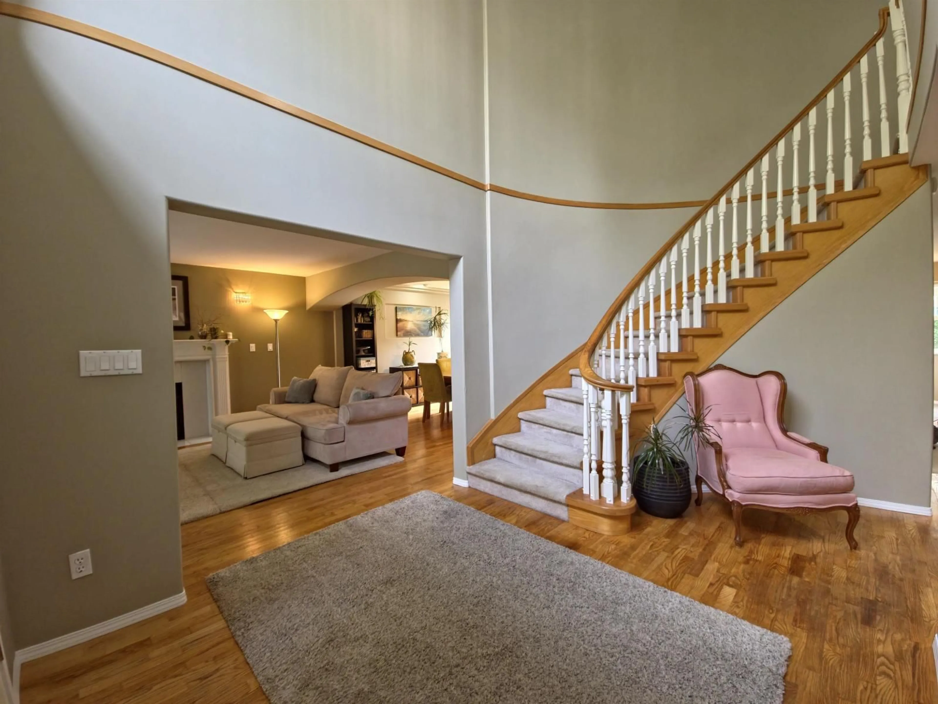 Indoor foyer for 20760 91, Langley British Columbia V1M2P5